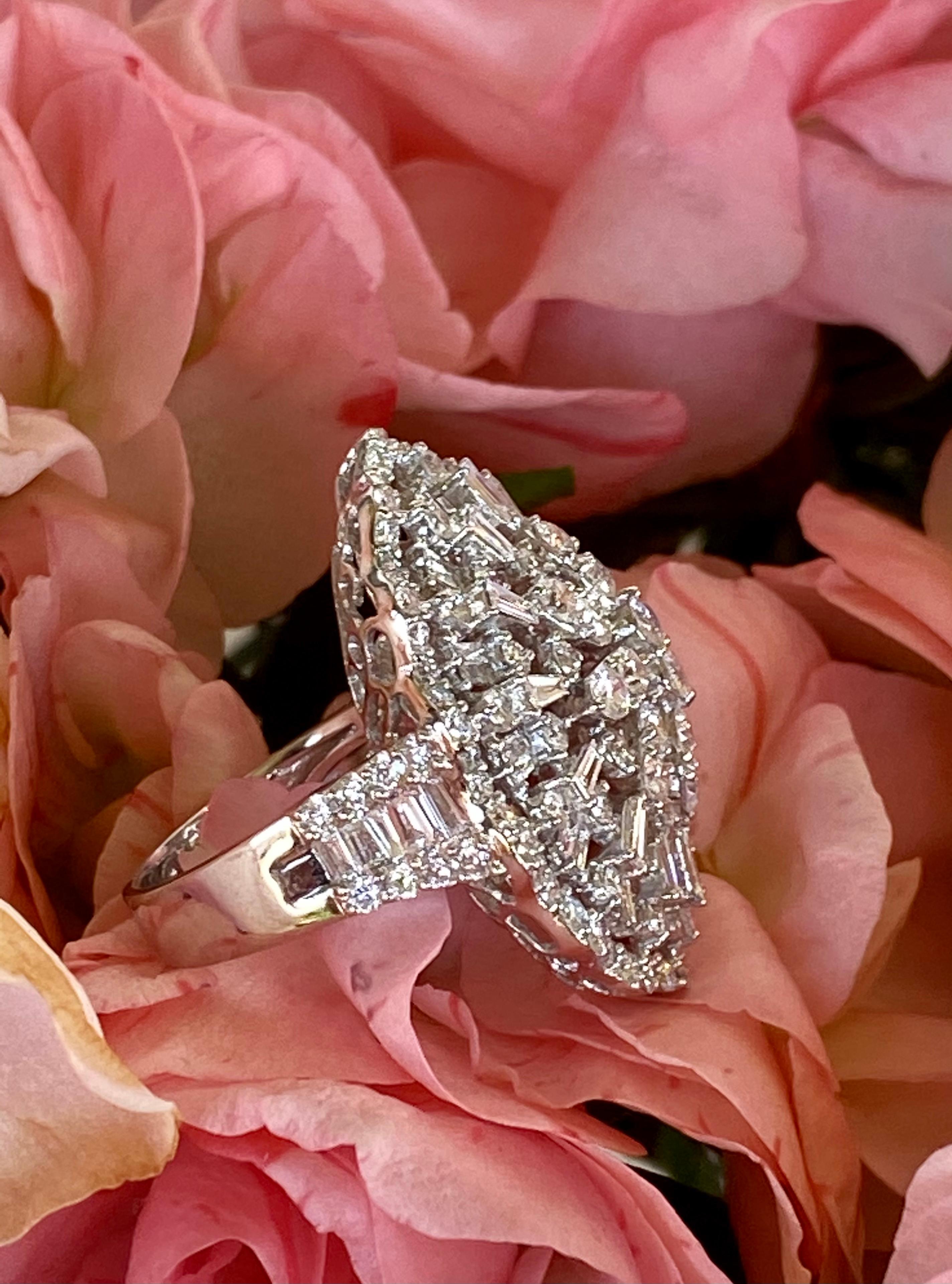 Sparkling 9 Carat Diamond Large Medallion Shaped 18K White Gold Cocktail Ring In Excellent Condition In Tustin, CA