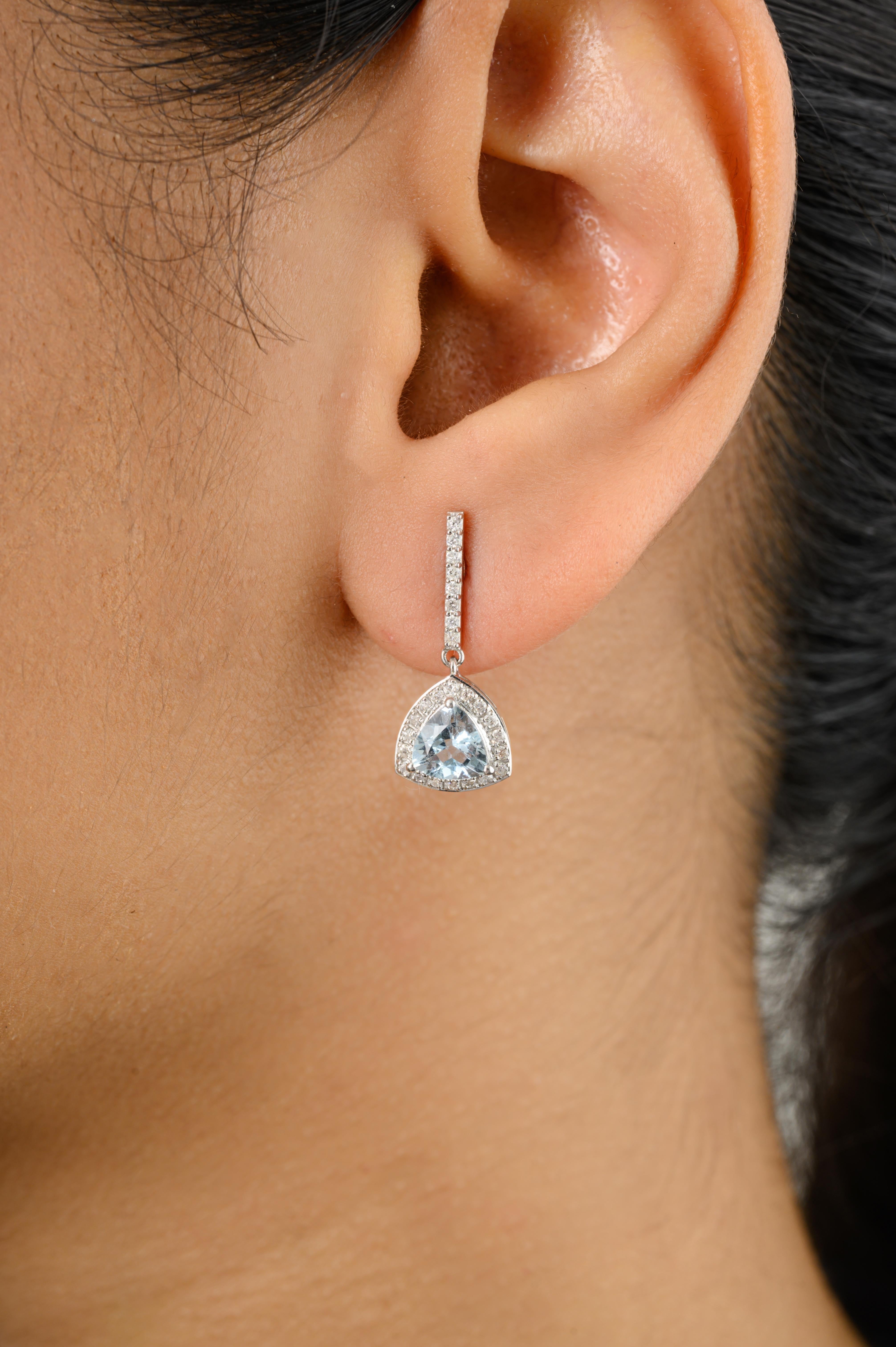 Trillion Cut Sparkling Aquamarine Diamond Wedding Dangle Earrings for Her in 18k White Gold For Sale