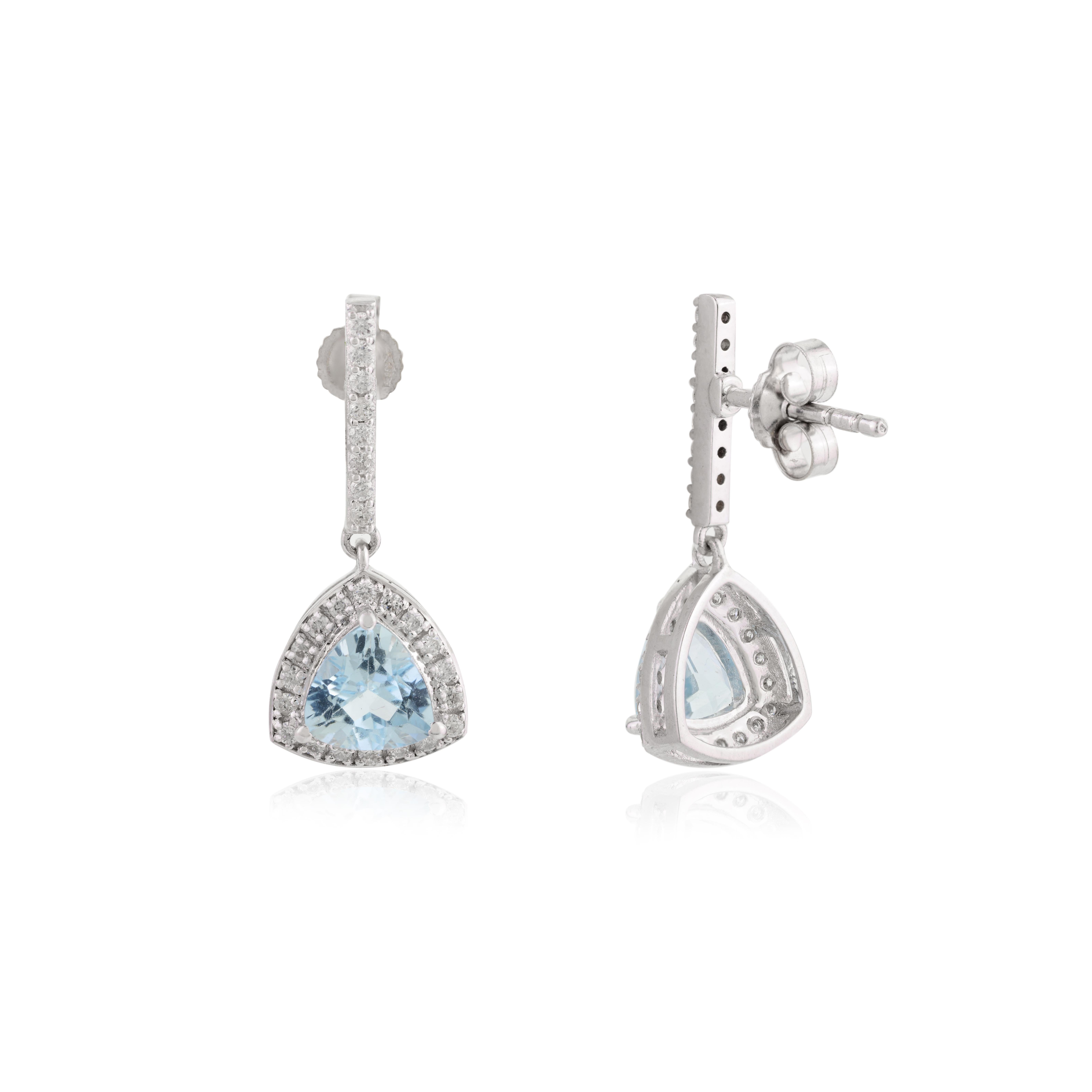 Sparkling Aquamarine Diamond Wedding Dangle Earrings for Her in 18k White Gold In New Condition For Sale In New York, NY