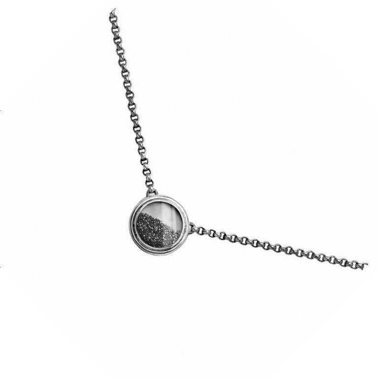 Taglio grezzo Scintillante collana con ciondolo a catena in argento sterling e polvere di diamanti neri A. Silver in vendita