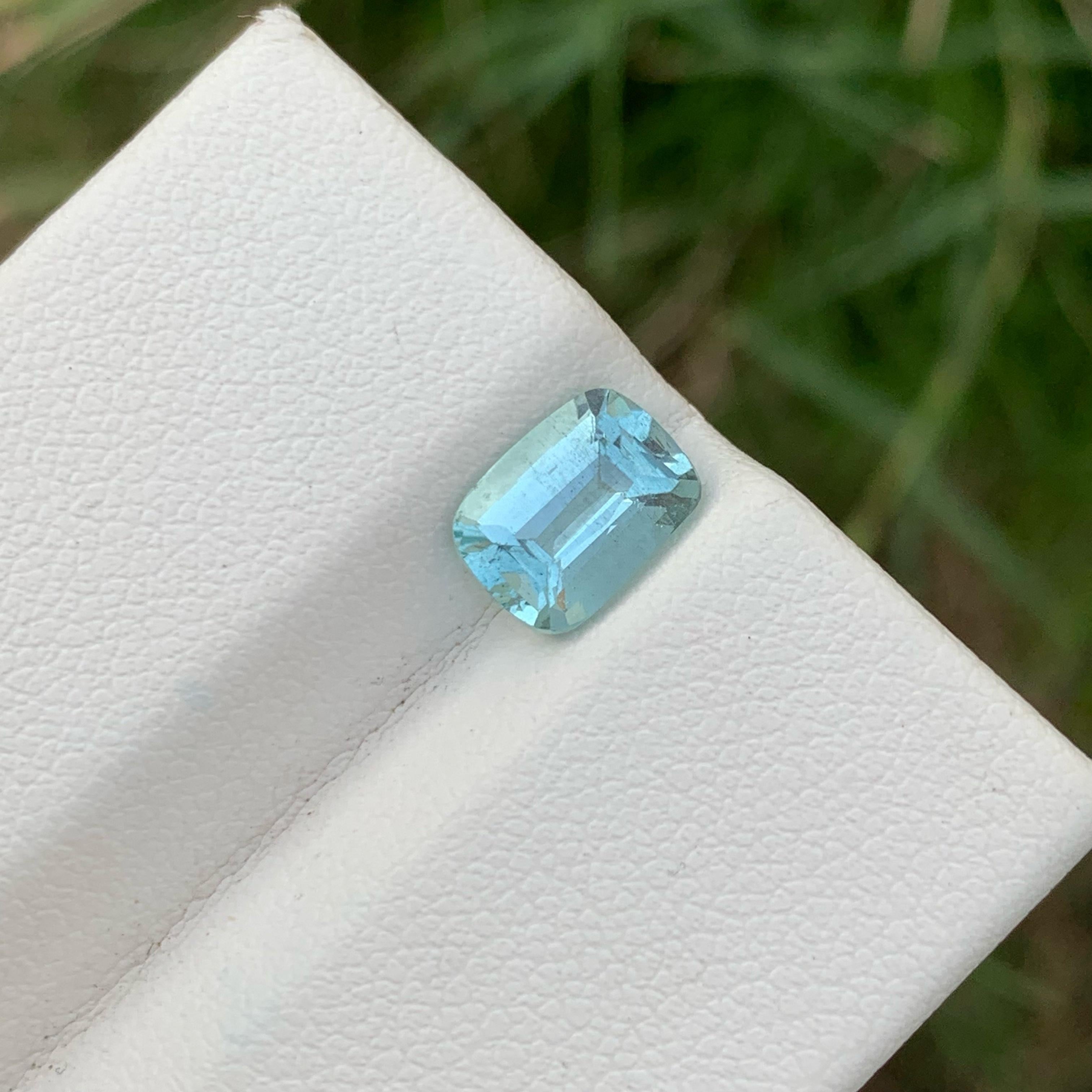 Women's or Men's Sparkling Blue Aquamarine 1.50 carats Cushion Cut Natural Pakistani Gemstone For Sale
