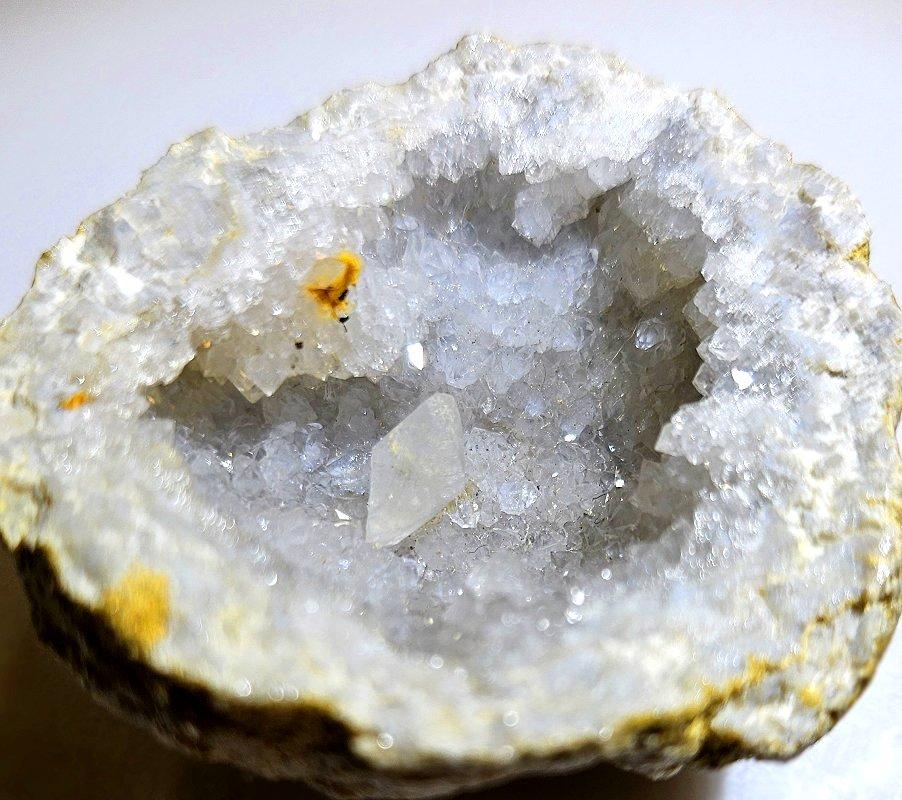 Altro Geode di cristallo naturale con druzy e cristallo centrale focale - CHIUSURA DELLA VENDITA in vendita