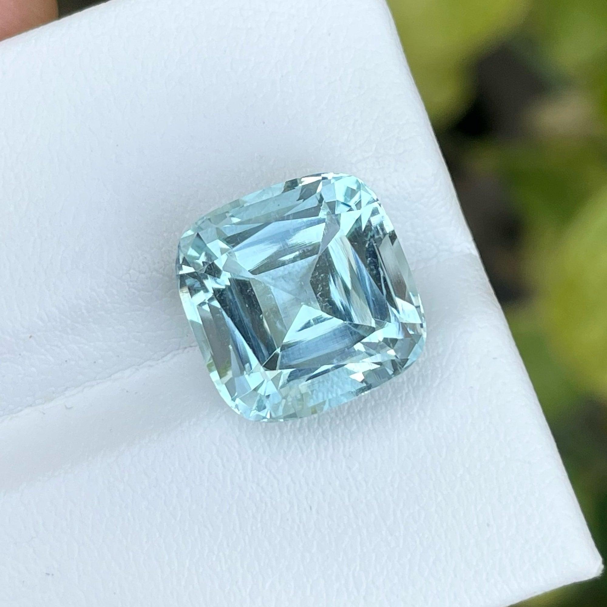Sparkling Deep Sea Blue Aquamarine, Available for sale at wholesale price natural high quality 9.75 Carats VVS Clarity Natural Loose Aquamarine from Pakistan.

Product Information:
GEMSTONE NAME: Sparkling Deep Sea Blue Aquamarine
WEIGHT:	9.75