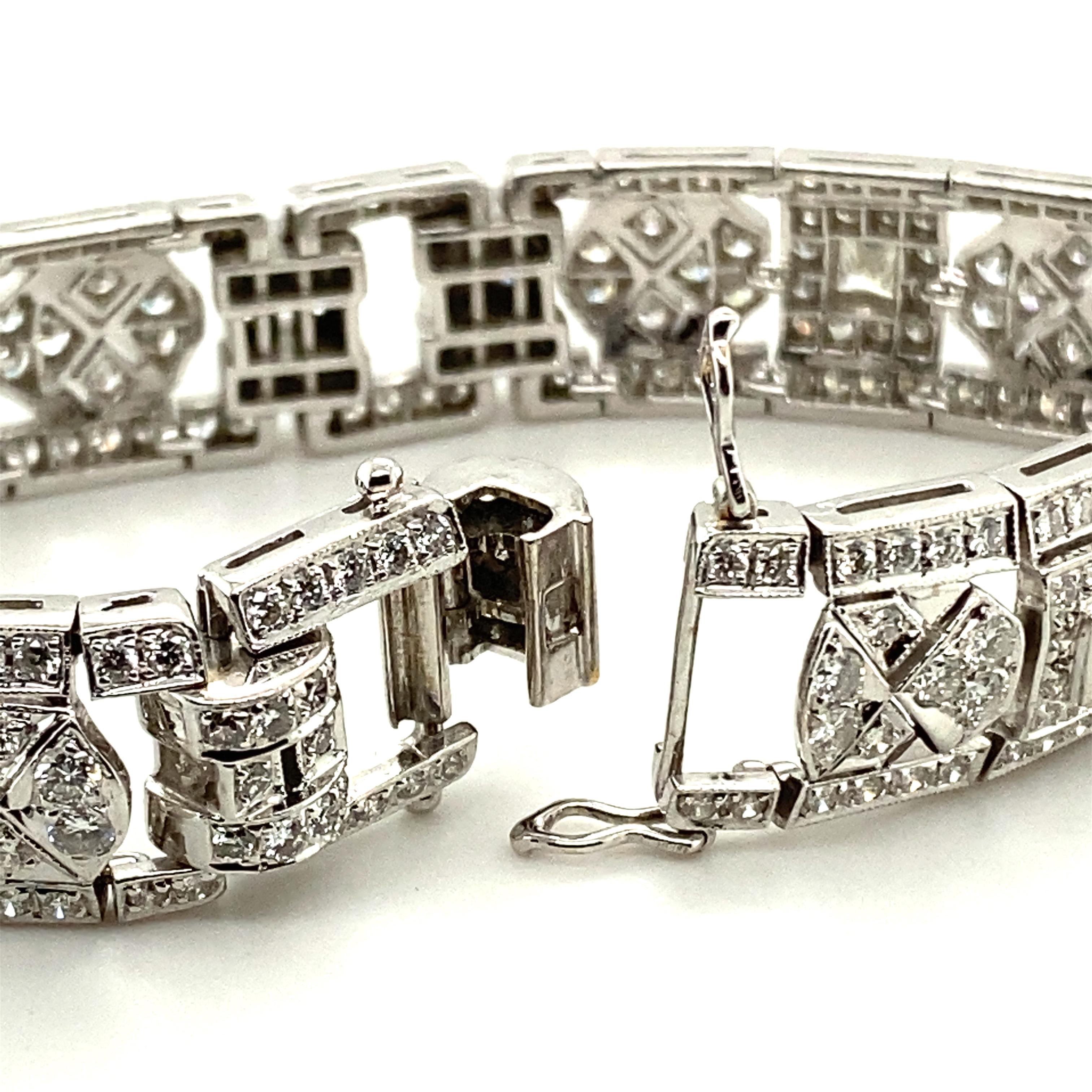 Sparkling Diamond Bracelet in 18K White Gold For Sale 5