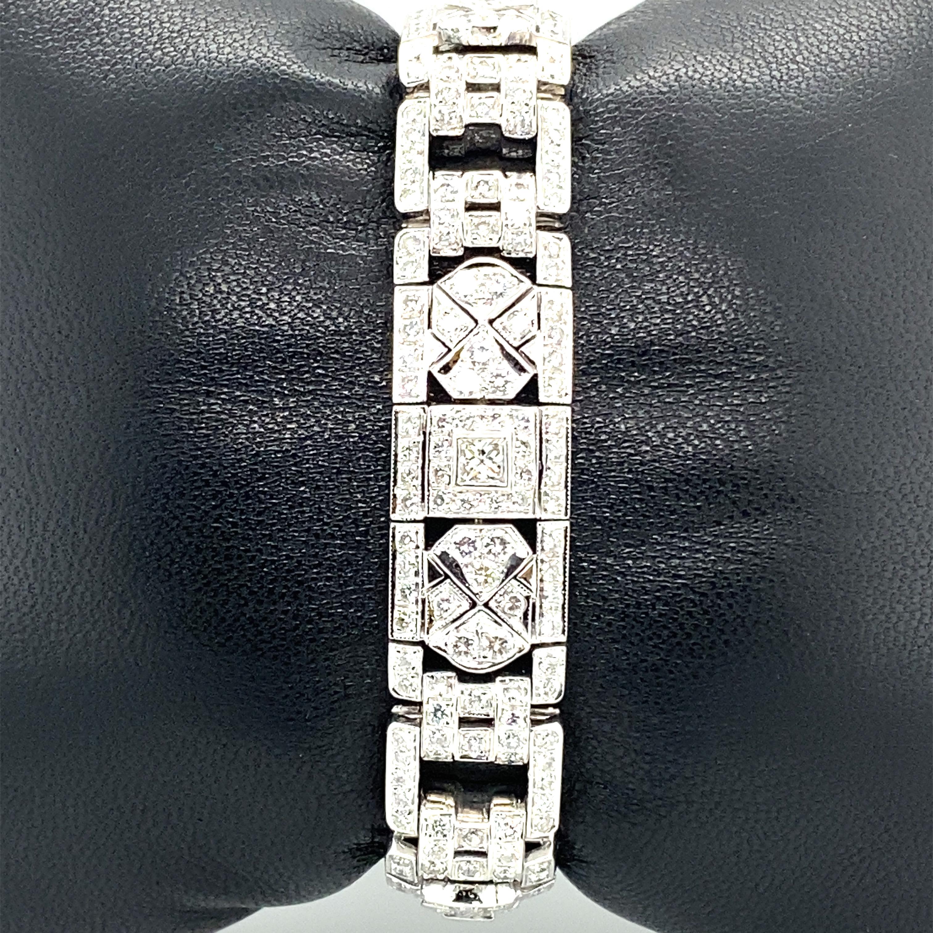 Brilliant Cut Sparkling Diamond Bracelet in 18K White Gold For Sale