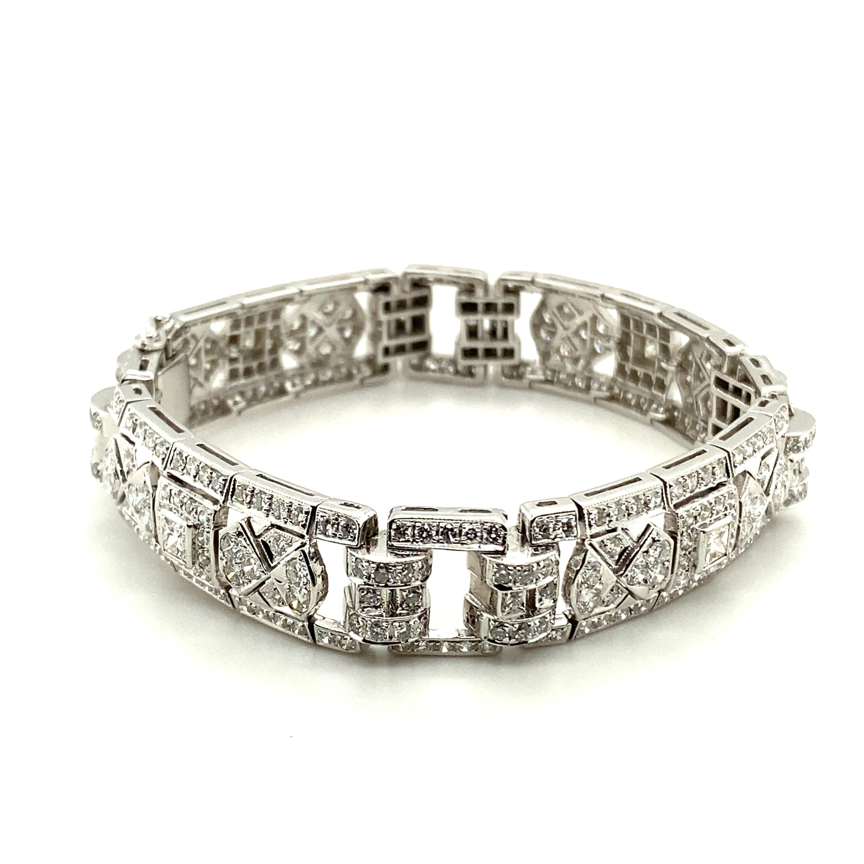 Sparkling Diamond Bracelet in 18K White Gold In Good Condition For Sale In Lucerne, CH