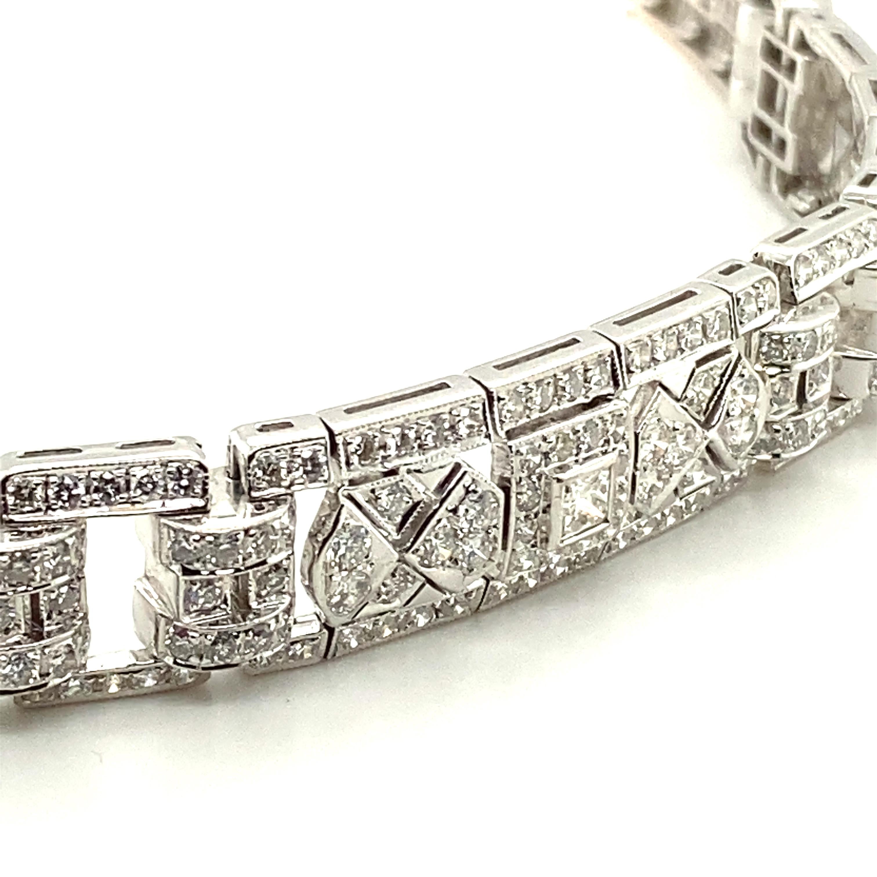 Sparkling Diamond Bracelet in 18K White Gold For Sale 2