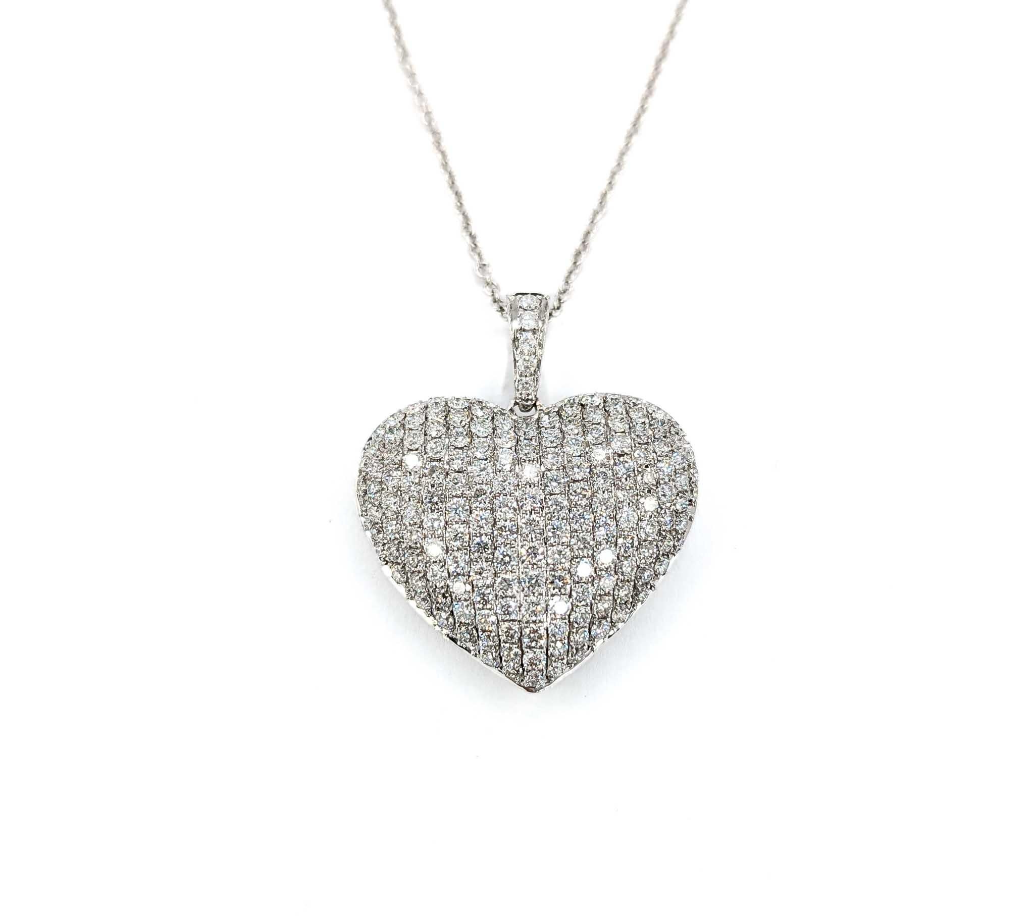 Ciondolo a forma di cuore con diamanti scintillanti in oro bianco 18 carati in vendita 7