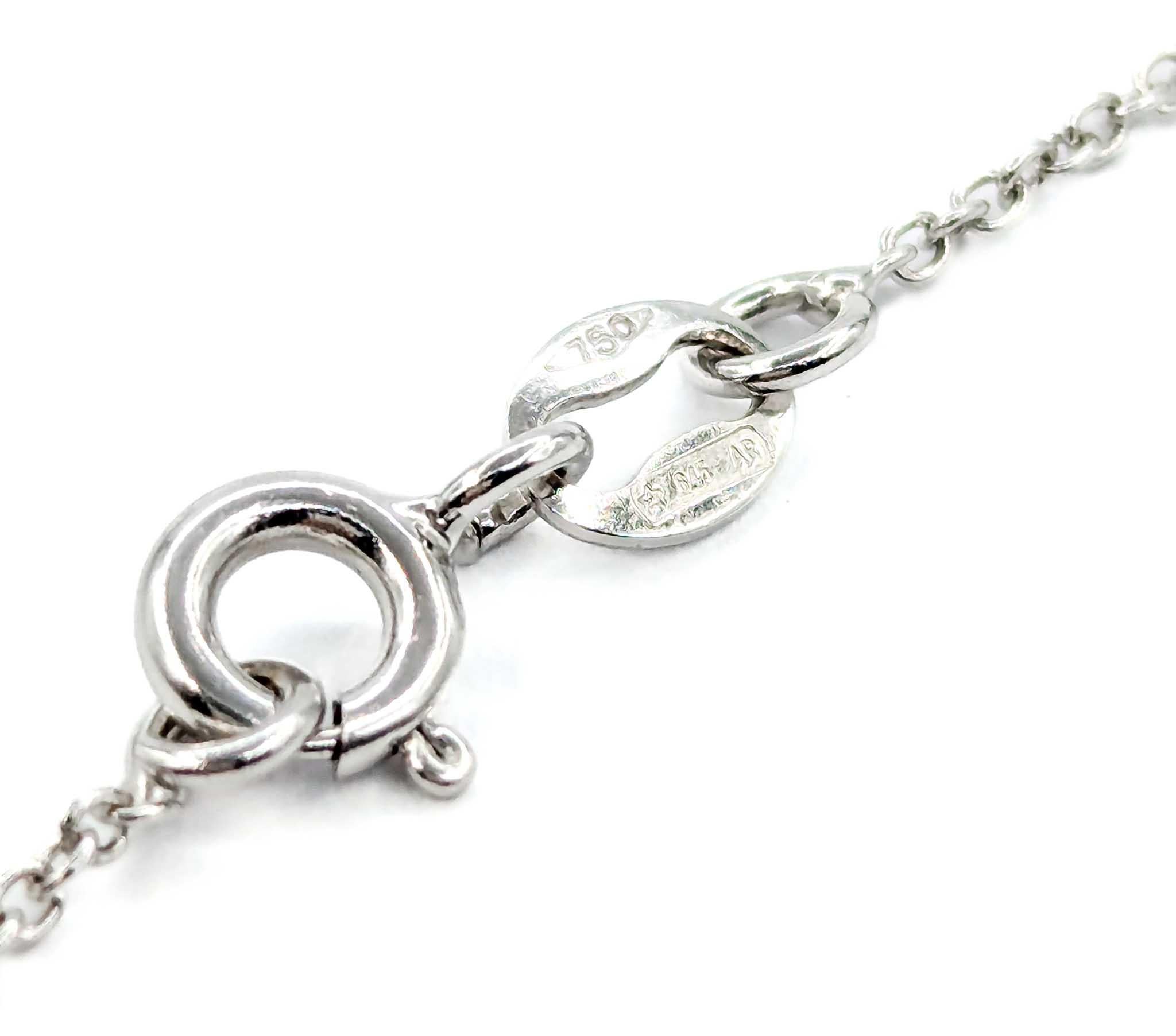 Ciondolo a forma di cuore con diamanti scintillanti in oro bianco 18 carati

Ti presentiamo questo bellissimo ciondolo a cuore con diamante, realizzato in oro bianco 18 carati. Il pendente presenta diamanti incastonati da 1,50 carati, creando un