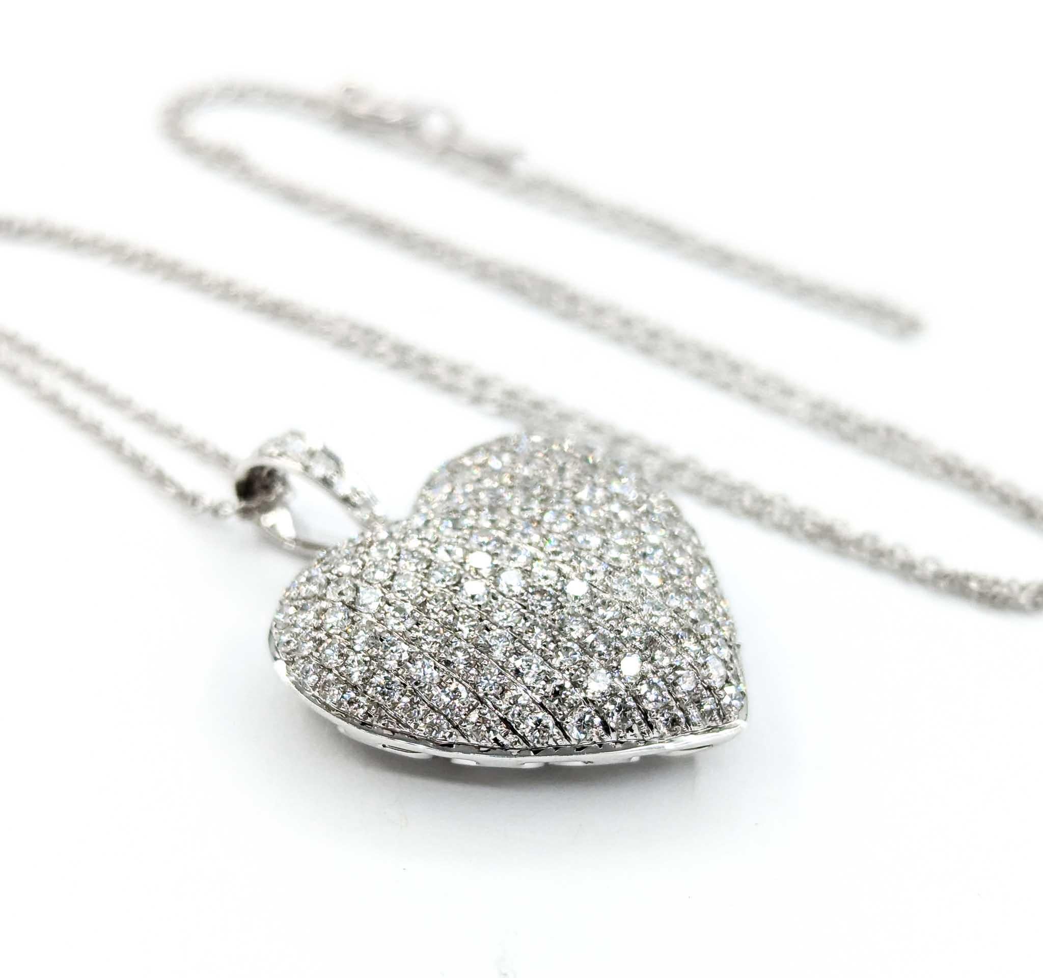 Ciondolo a forma di cuore con diamanti scintillanti in oro bianco 18 carati In condizioni ottime in vendita a Bloomington, MN
