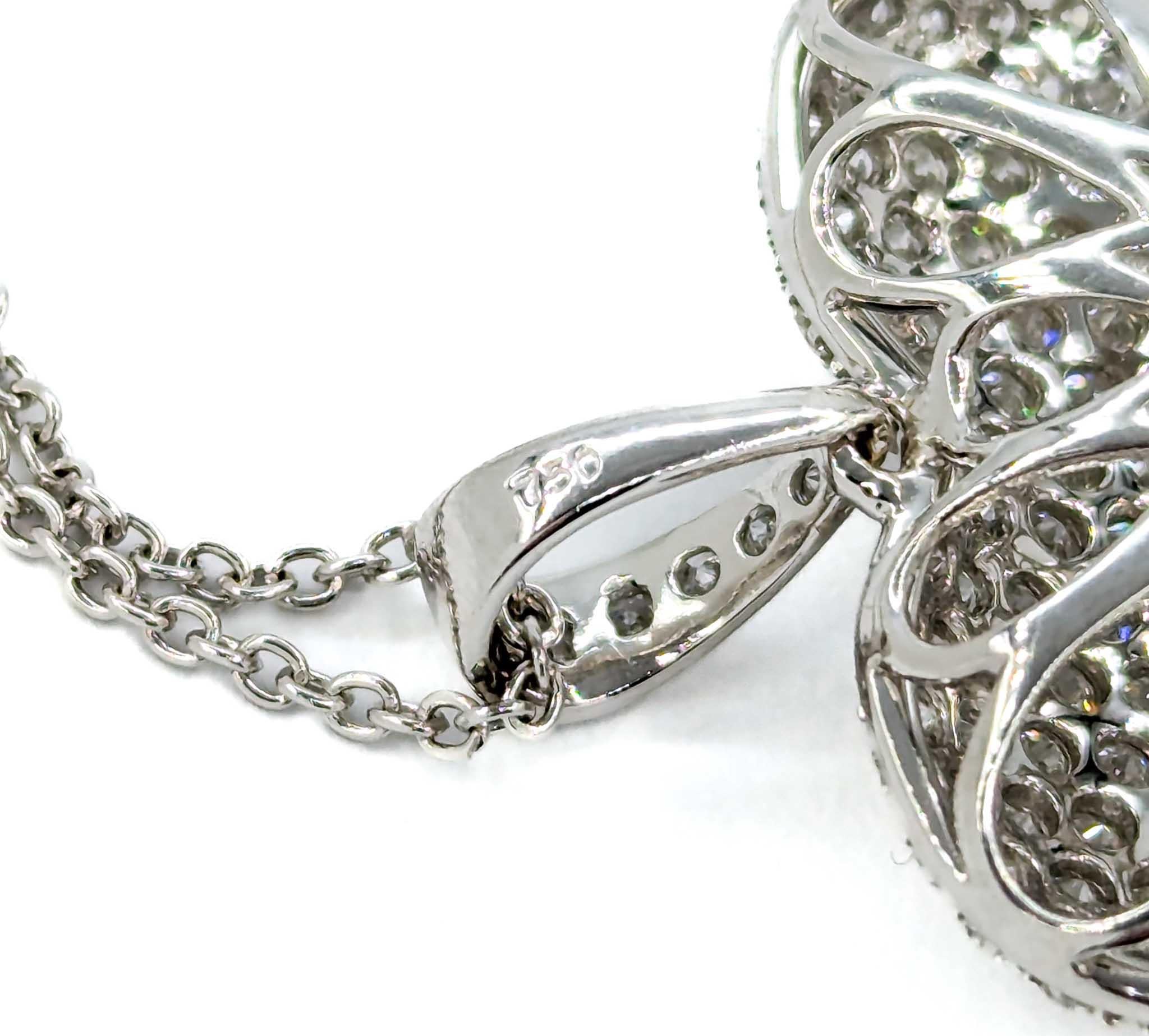 Donna Ciondolo a forma di cuore con diamanti scintillanti in oro bianco 18 carati in vendita