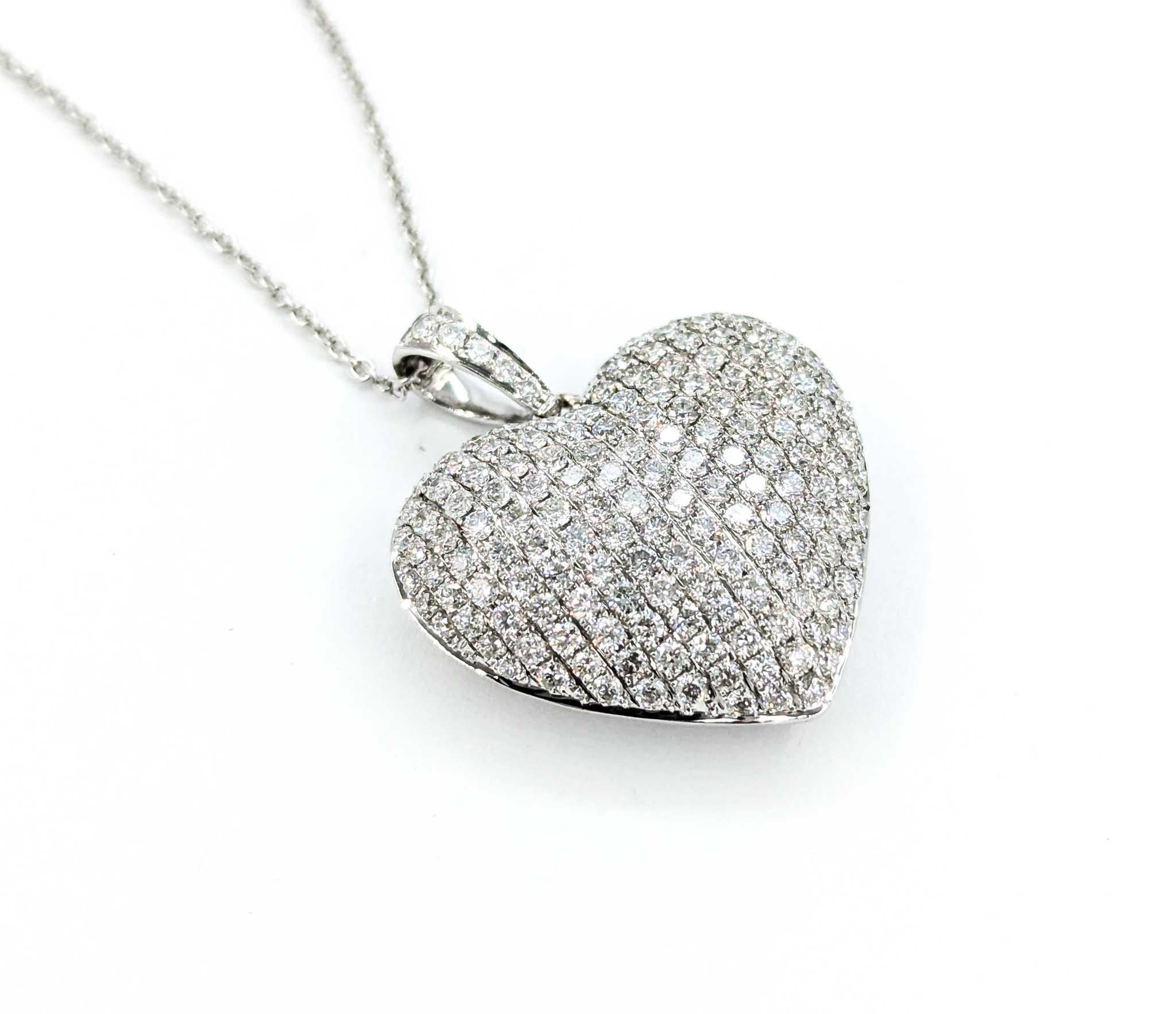 Ciondolo a forma di cuore con diamanti scintillanti in oro bianco 18 carati in vendita 3