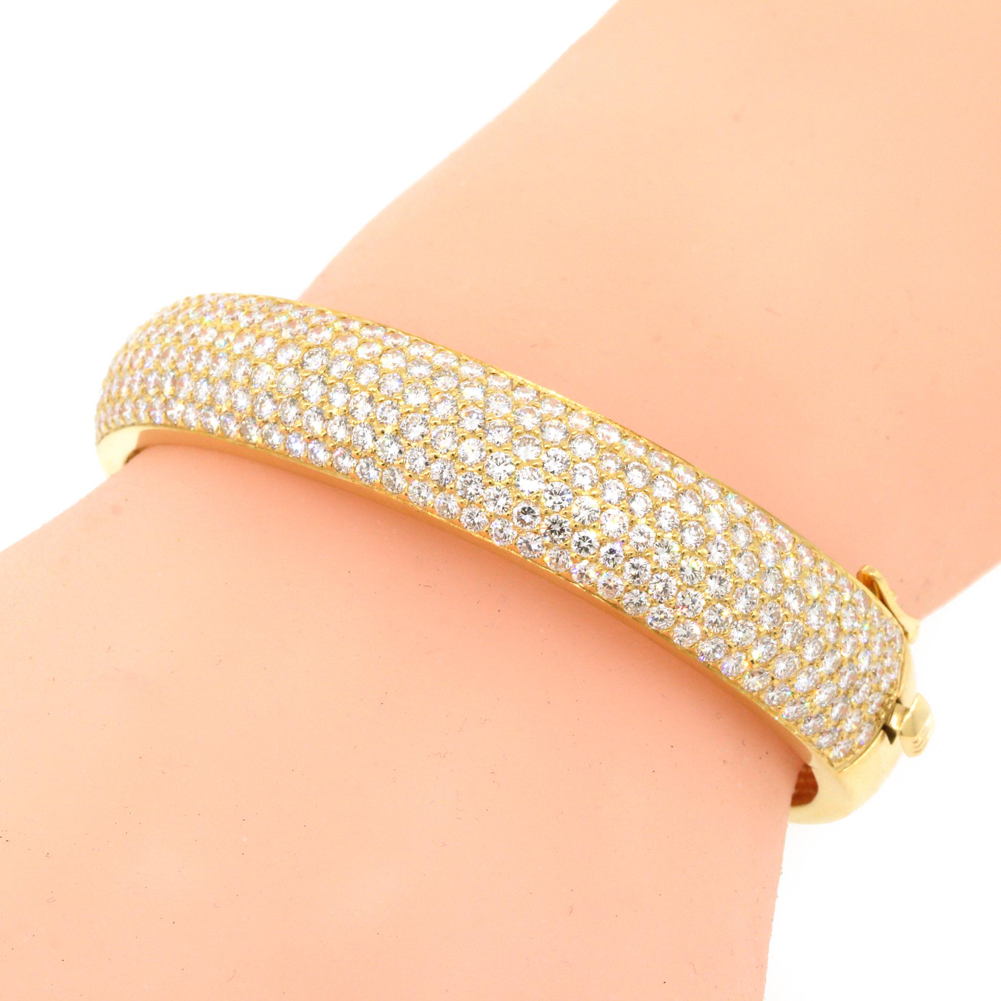 Bracelet jonc pavé de diamants étincelants Pour femmes en vente