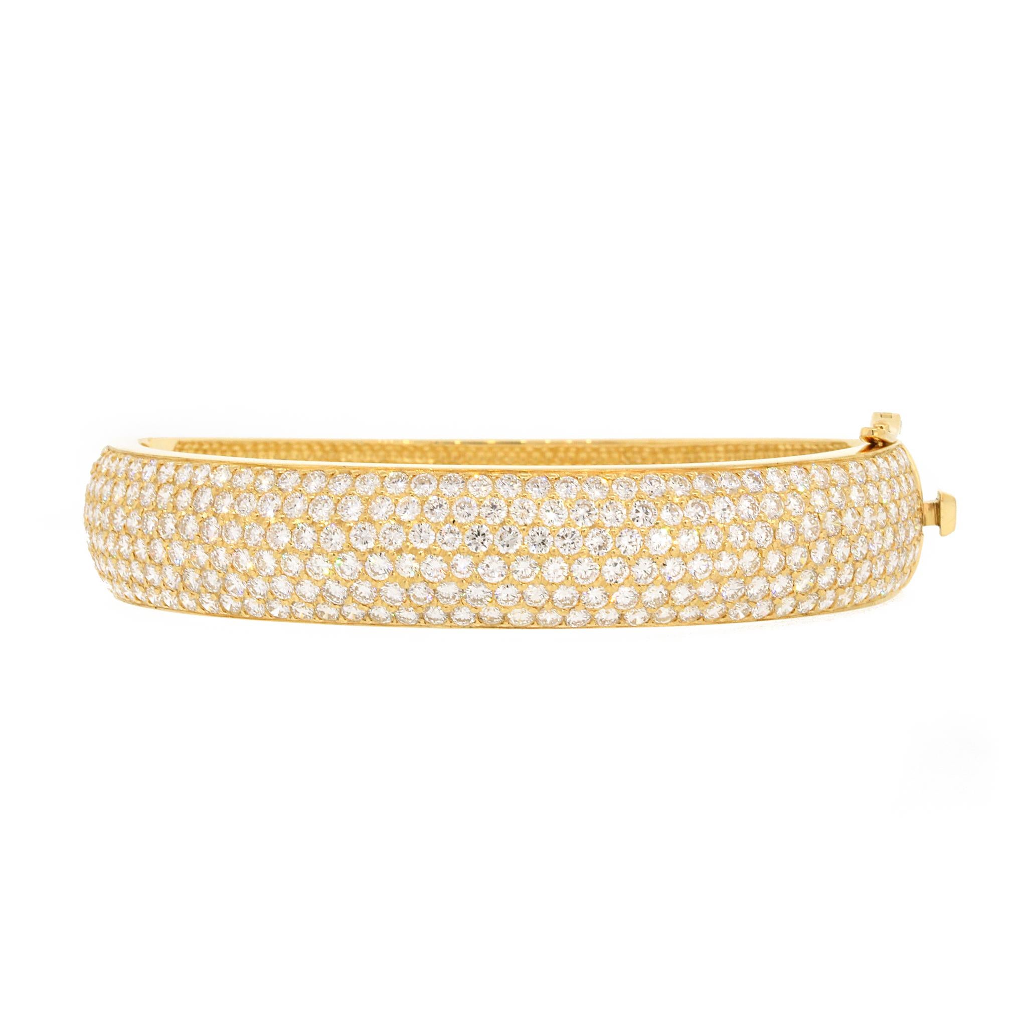 Pulsera brazalete con pavé de diamantes brillantes en venta 2