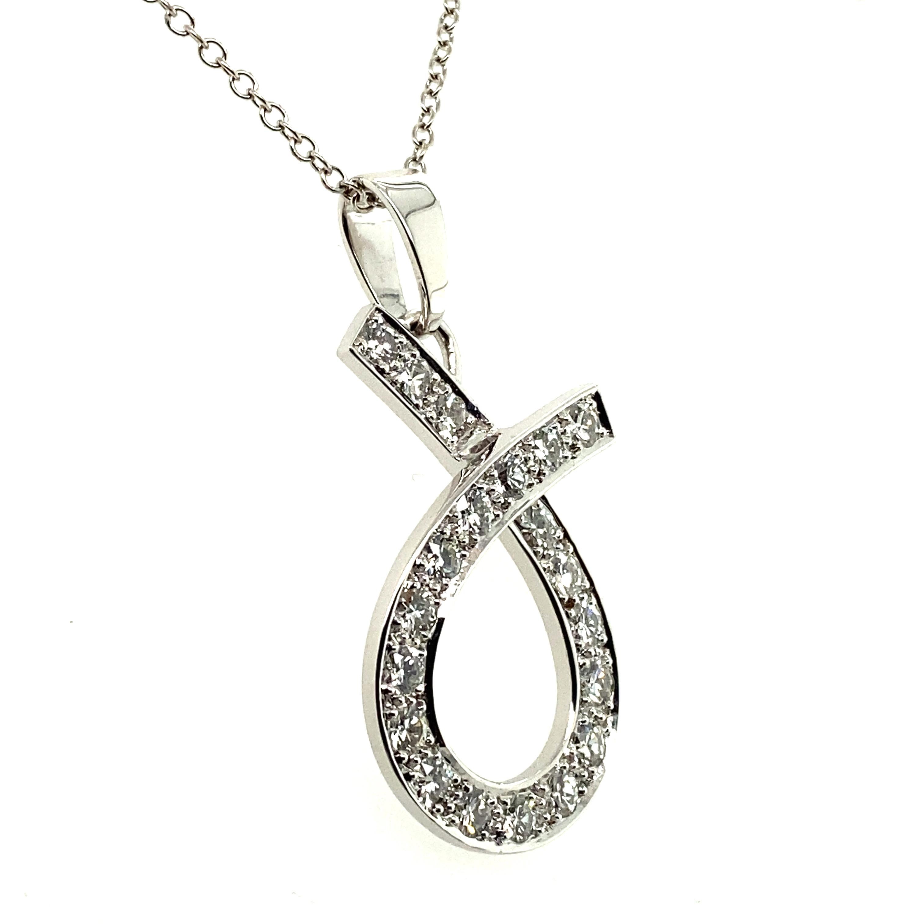 Sparkling Diamond Pendant in 18 Karat White Gold In Excellent Condition For Sale In Lucerne, CH