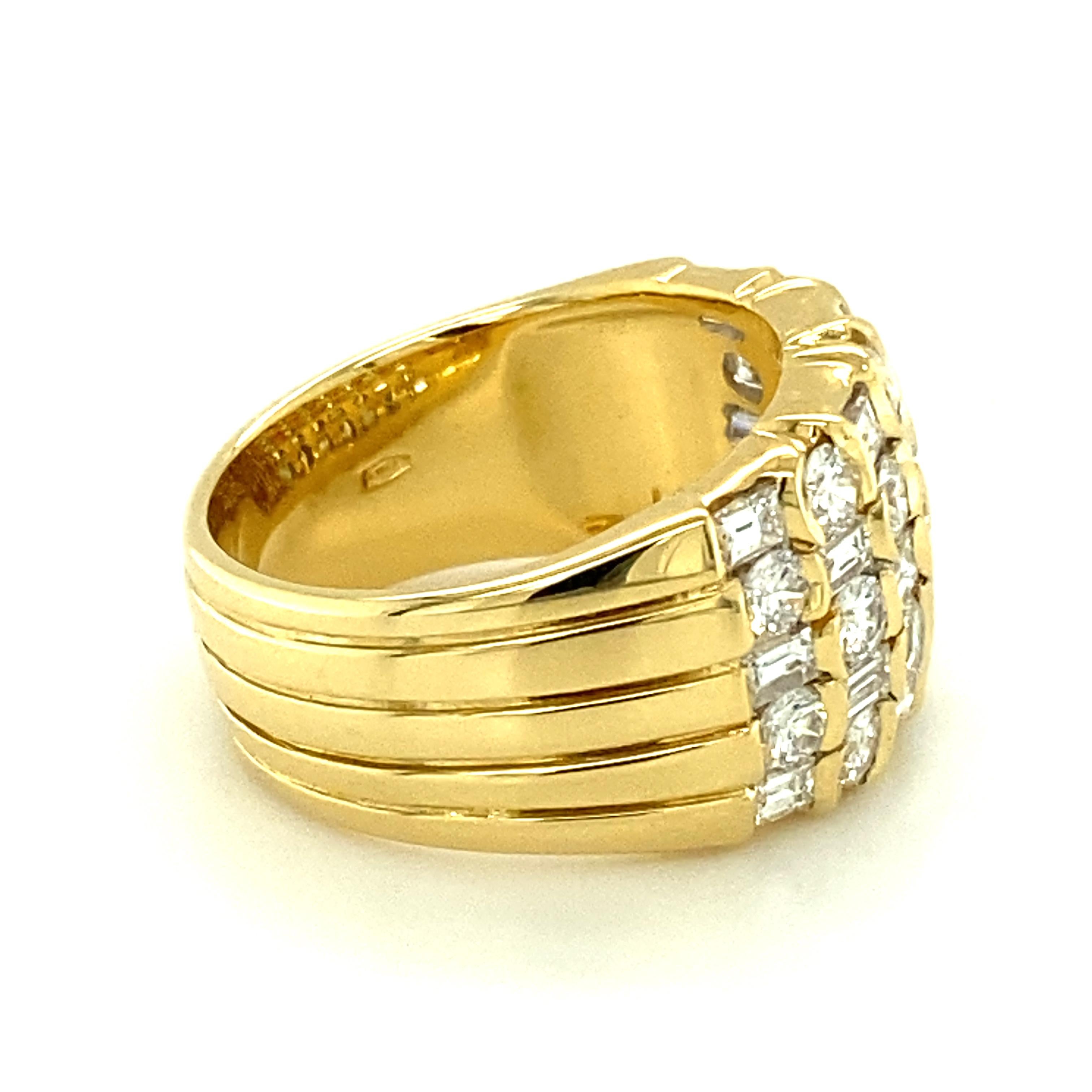 Sparkling Diamond Ring in 18 Karat Yellow Gold 2