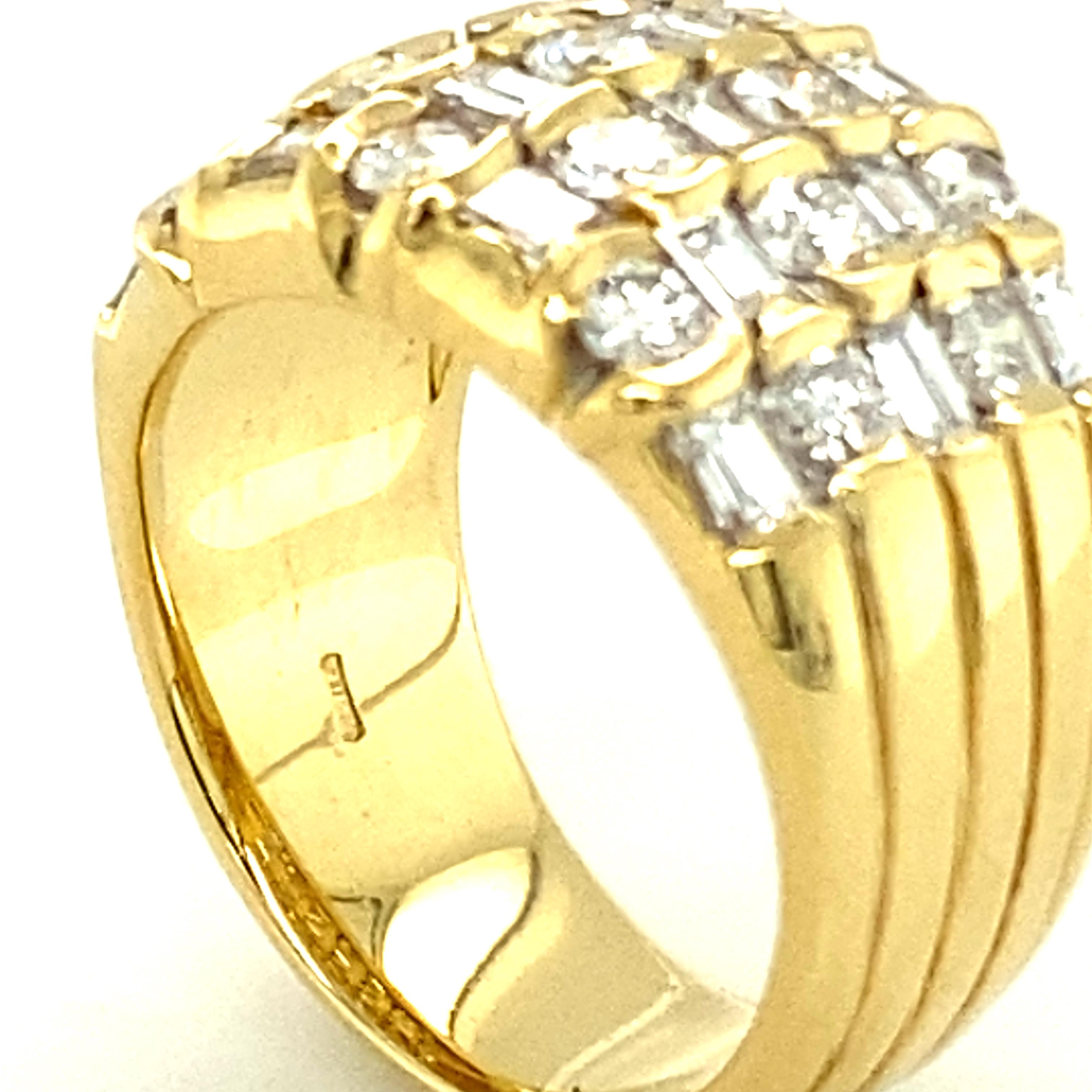 Sparkling Diamond Ring in 18 Karat Yellow Gold 3