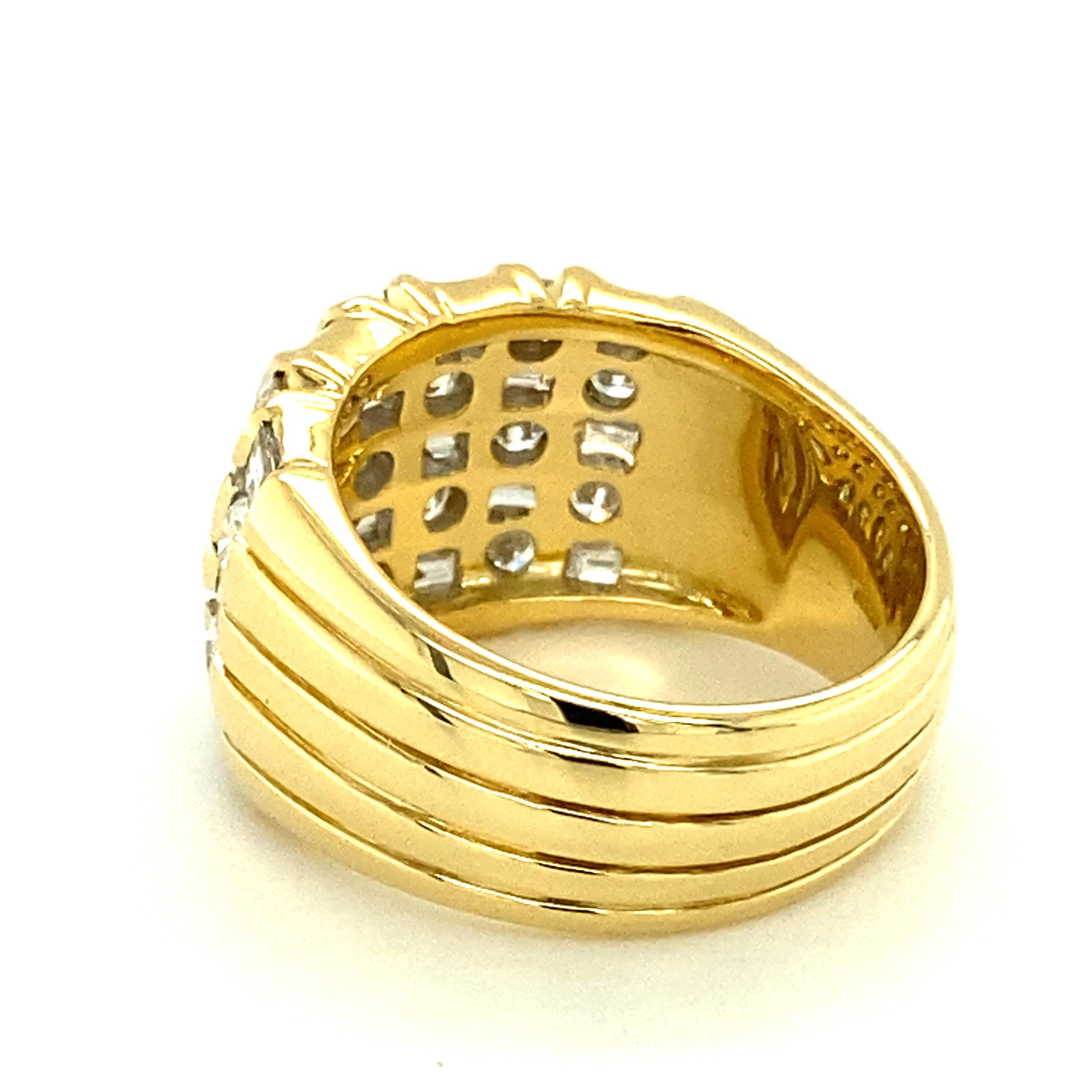 Sparkling Diamond Ring in 18 Karat Yellow Gold 6