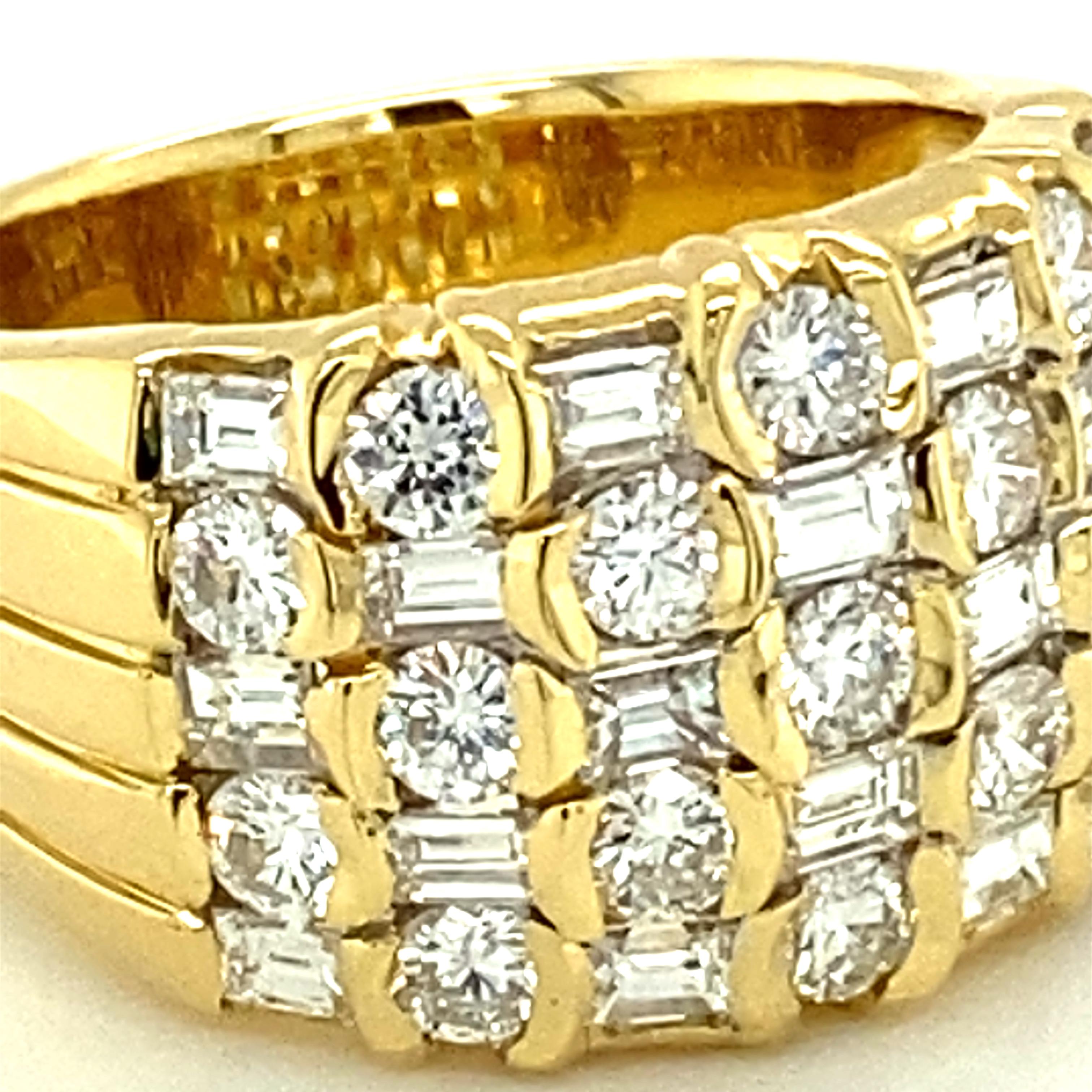 Contemporary Sparkling Diamond Ring in 18 Karat Yellow Gold