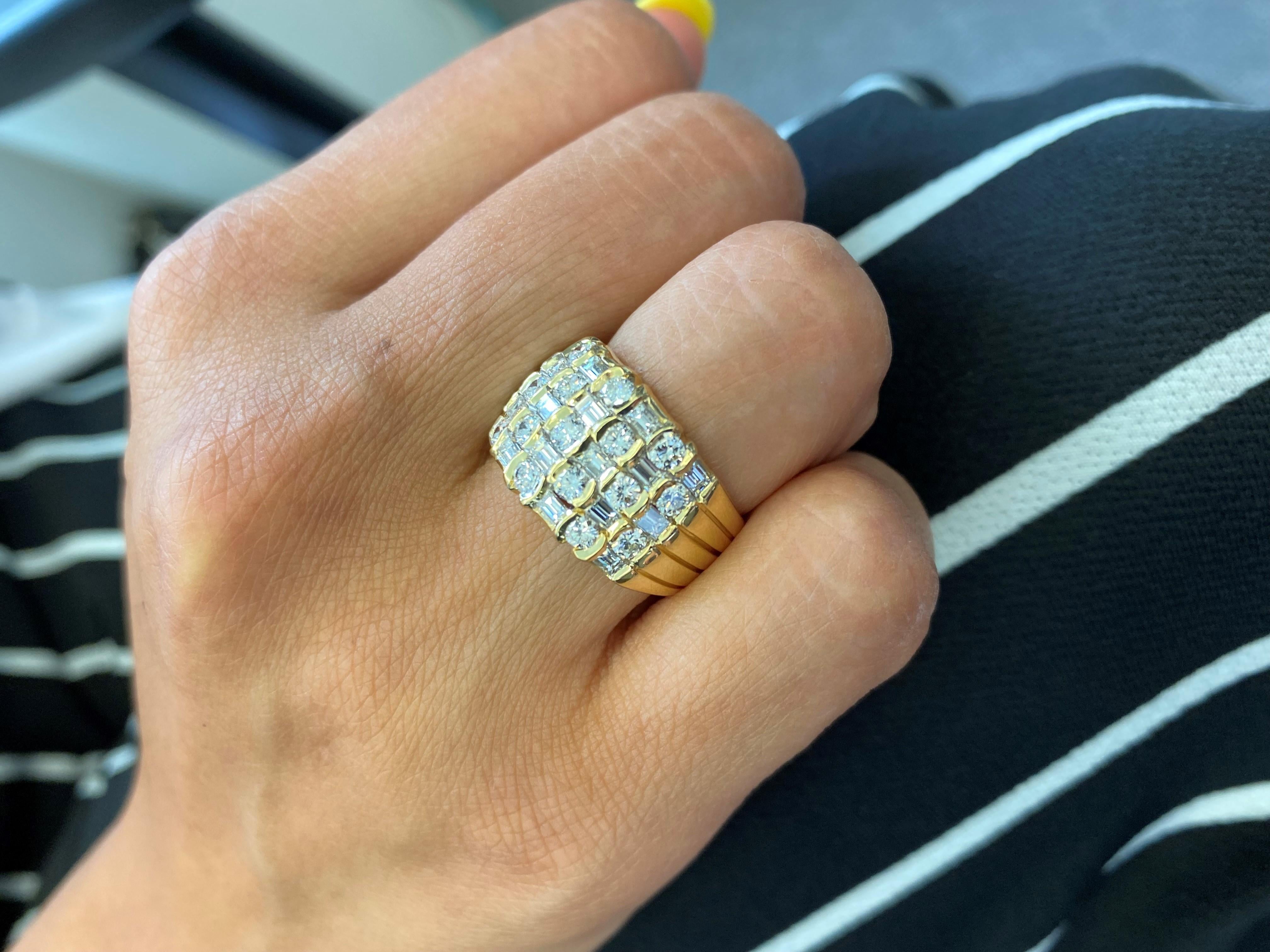 Brilliant Cut Sparkling Diamond Ring in 18 Karat Yellow Gold