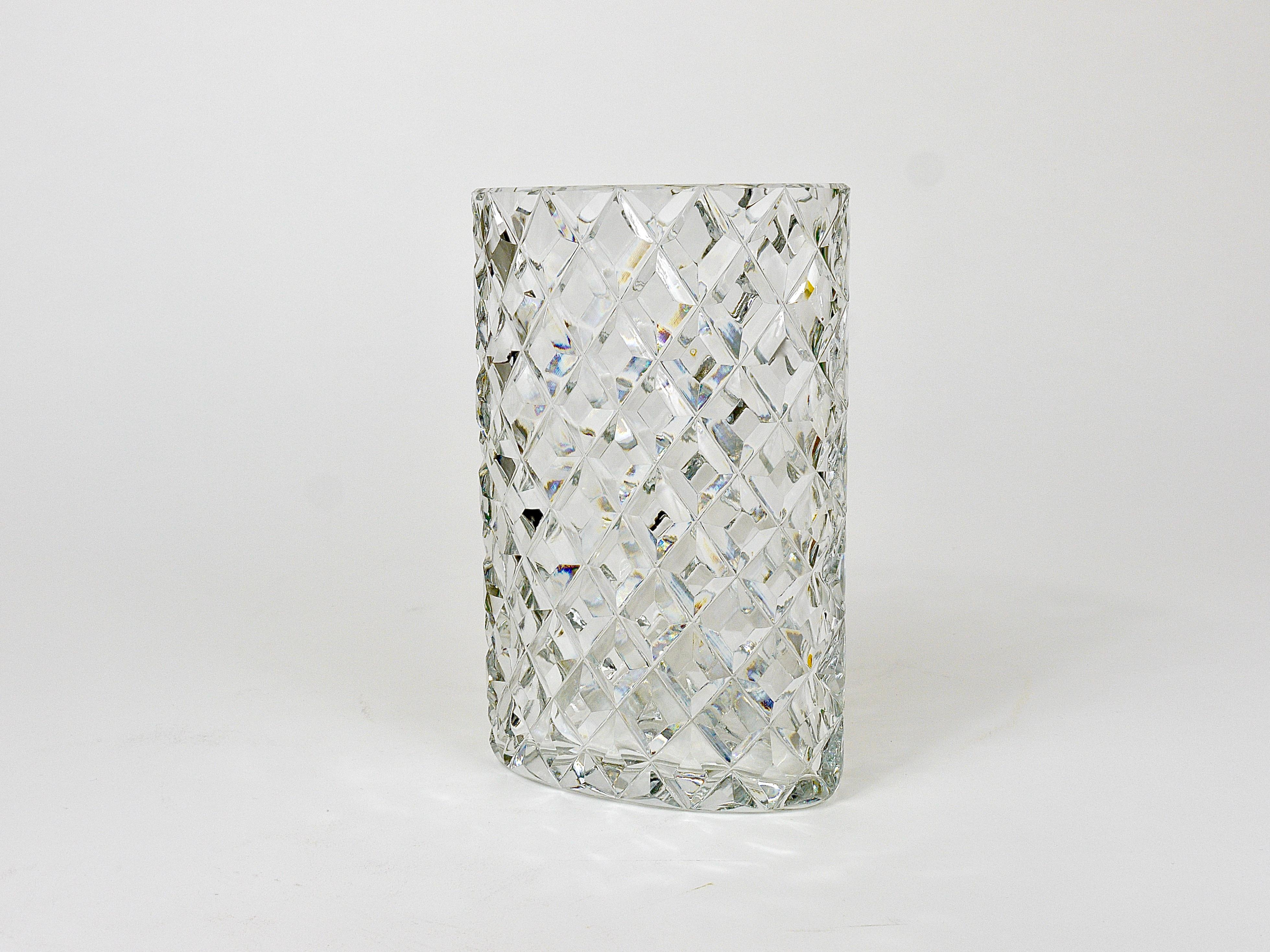 A beautiful oval facetted crystal glass vase from the 1970s, designed and executed by Claus Josef Riedel in Austria. Signed on its underneath, in excellent condition.