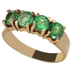 Sparkling green Tsavorite and 18 Karat Yellow Gold Ring