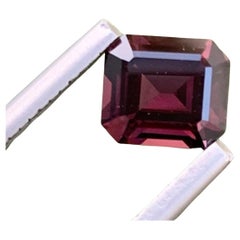 Sparkling Hot Purplish Burmese Spinel 1,35 Karat Smaragdschliff Natürlicher Edelstein