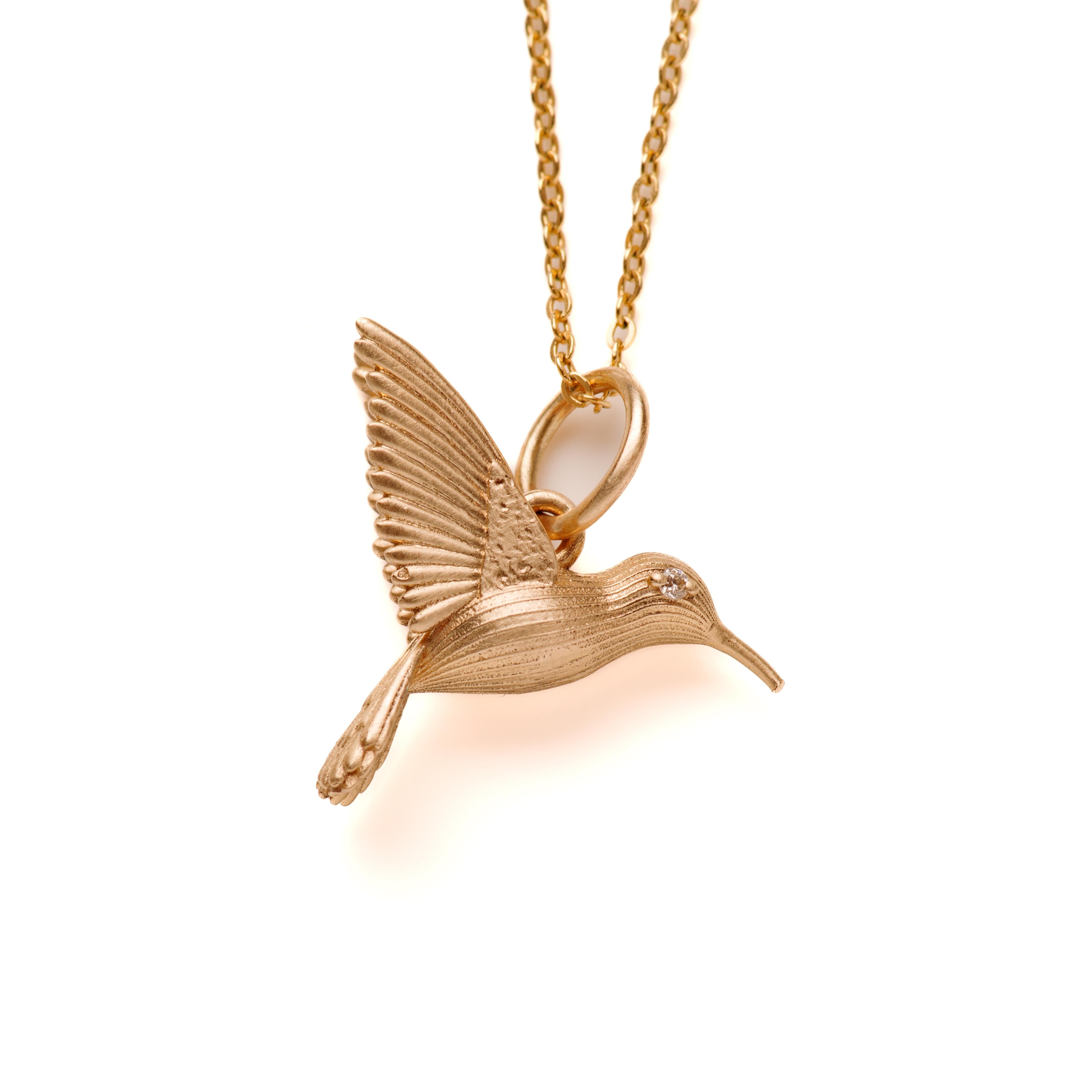 Ciondolo con diamanti in oro giallo 14K con colibrì scintillante In condizioni Nuovo in vendita a GOES, NL