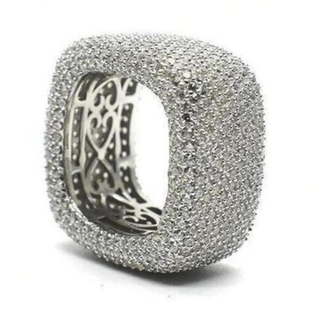 Vintage Sparkling Ice CZs Crystal Pave Square Sterling Silver Cocktail Band Ring In Excellent Condition For Sale In Montreal, QC