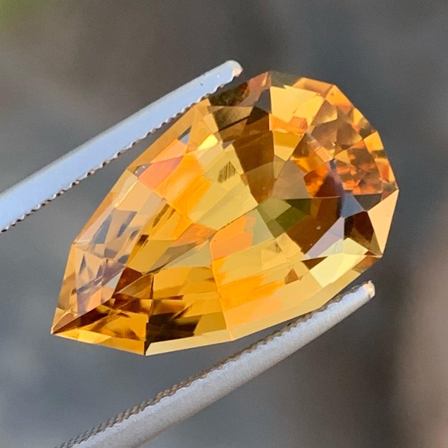 Modern Sparkling Natural Citrine For Pendant 7.90 CT Brazilian Citrine For Jewelry  For Sale
