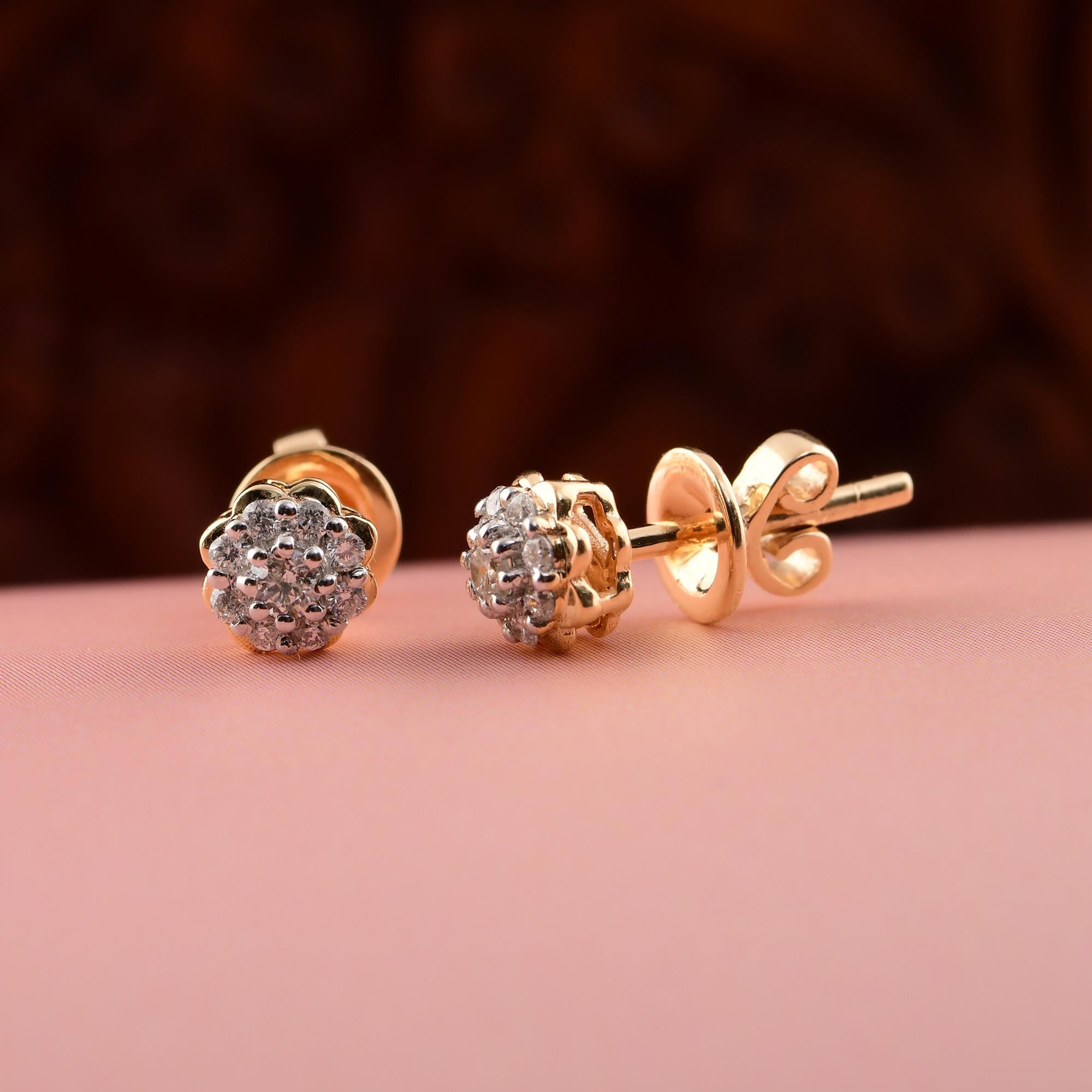 Moderne Boucles d'oreilles fleur en or jaune 10K avec diamant naturel taillé en rond étincelant en vente