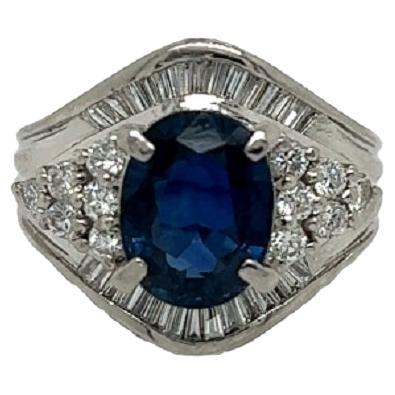 Sparkling Platinum 3.12 Carat Sapphire Ring For Sale