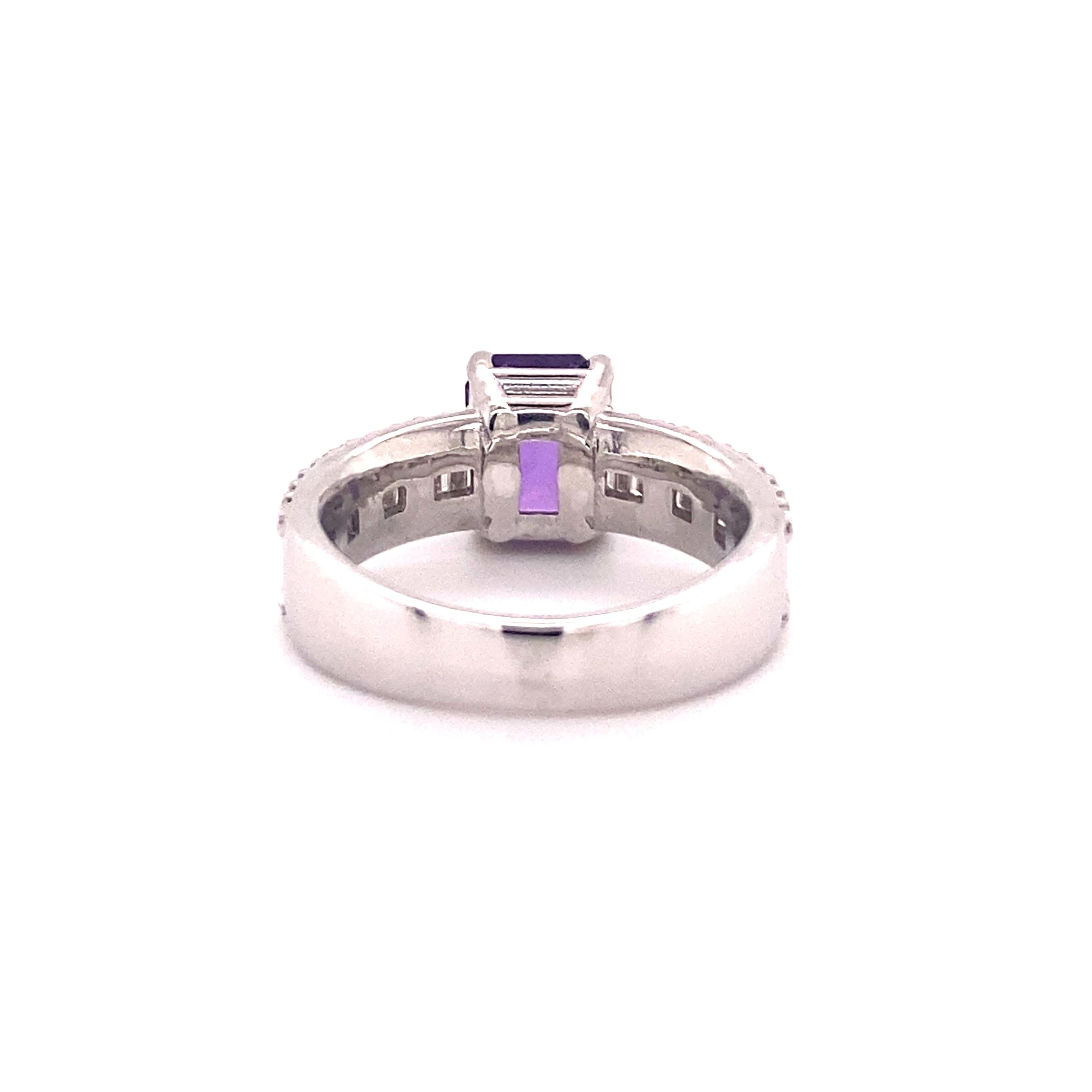 Sparkling Purple Sapphire Ring with Diamonds Set in Platinum 950 In Excellent Condition For Sale In Lucerne, CH