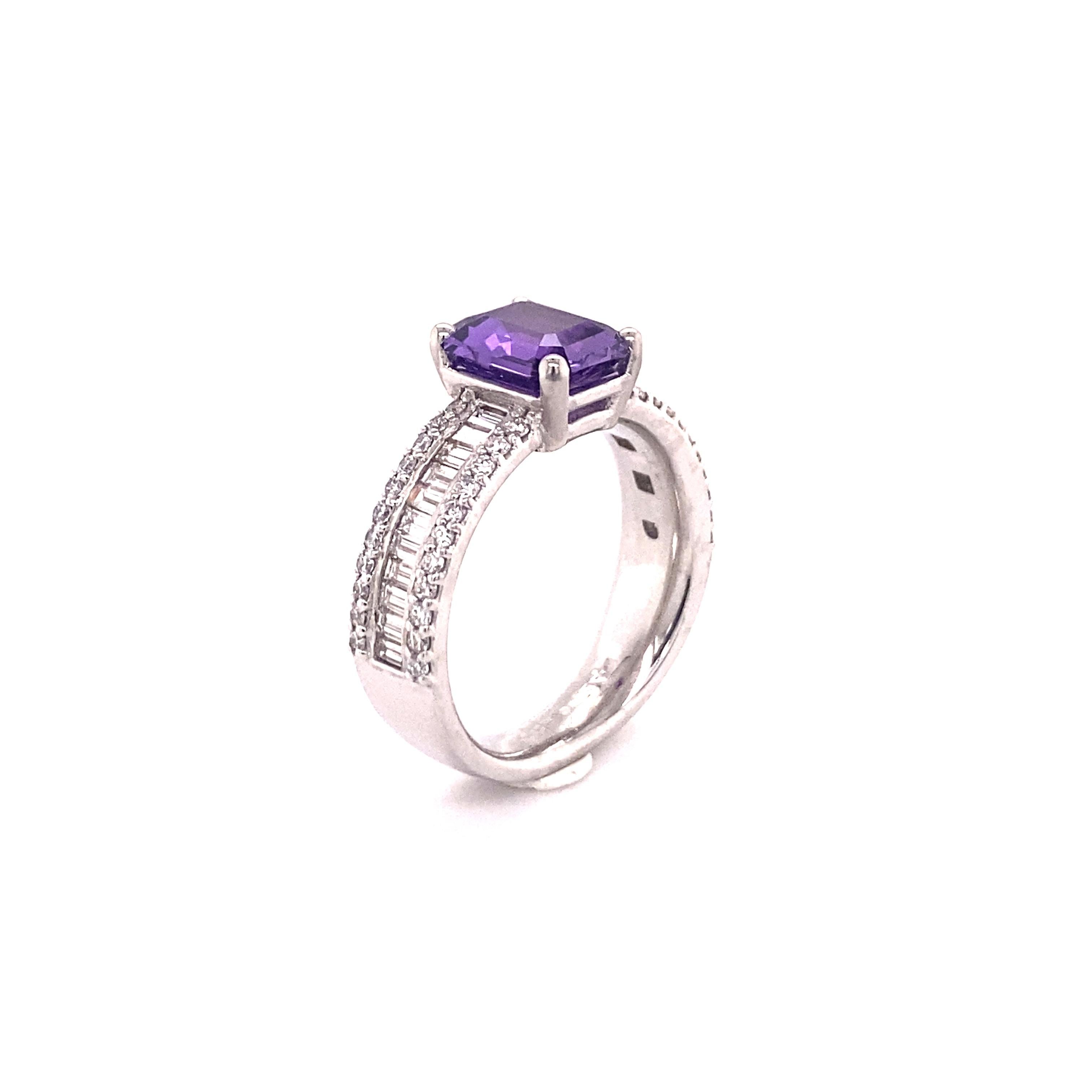 Women's or Men's Sparkling Purple Sapphire Ring with Diamonds Set in Platinum 950 For Sale