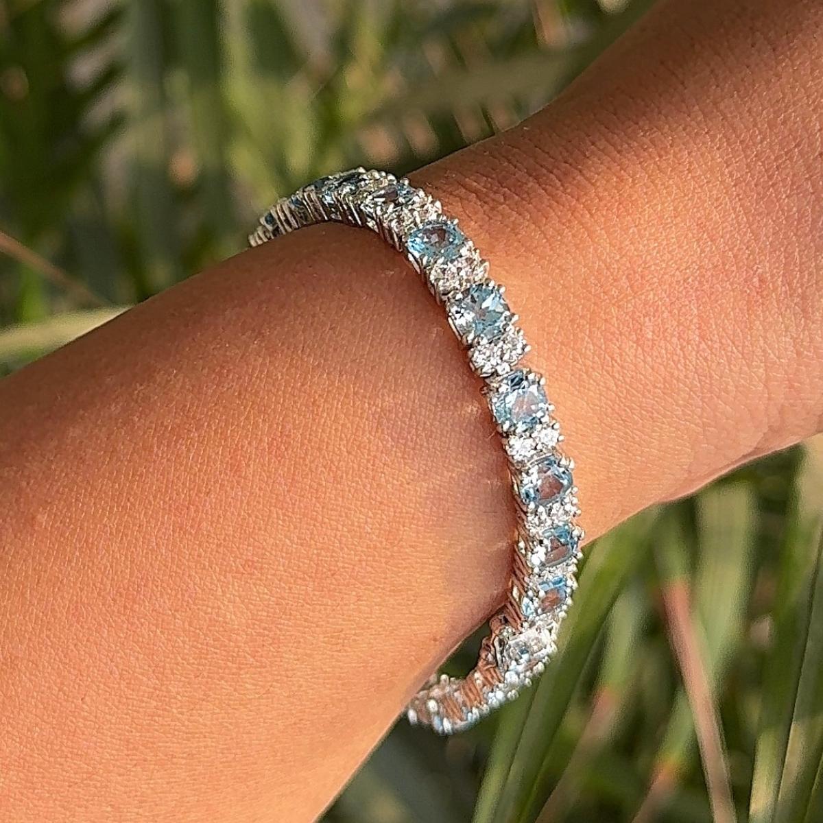 Sparkling Round Cut Blue Topaz Tennis Bracelet for Wife Gift in 925 Silver In New Condition For Sale In New York, NY