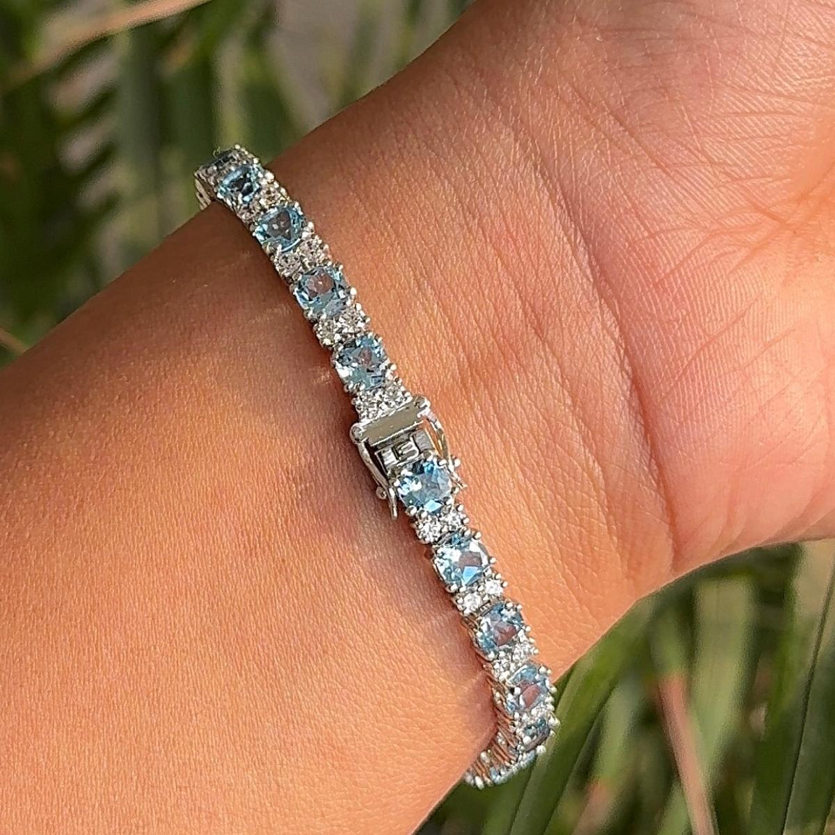 Sparkling Round Cut Blue Topaz Tennis Bracelet for Wife Gift in 925 Silver For Sale 4