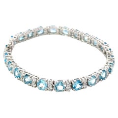 Bracelet tennis scintillant en argent avec topaze bleue taillée en ronde pour le jour de sa mère