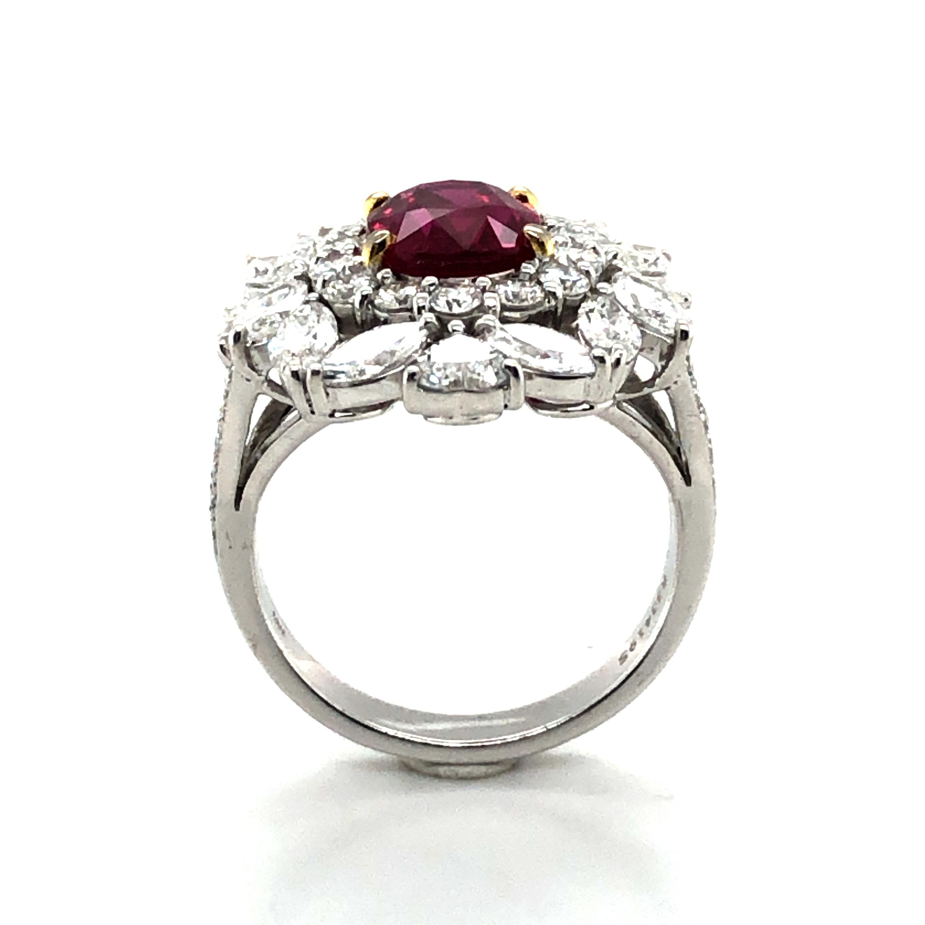 Sparkling Ruby and Diamond Ring in 18 Karat White Gold In Excellent Condition For Sale In Lucerne, CH