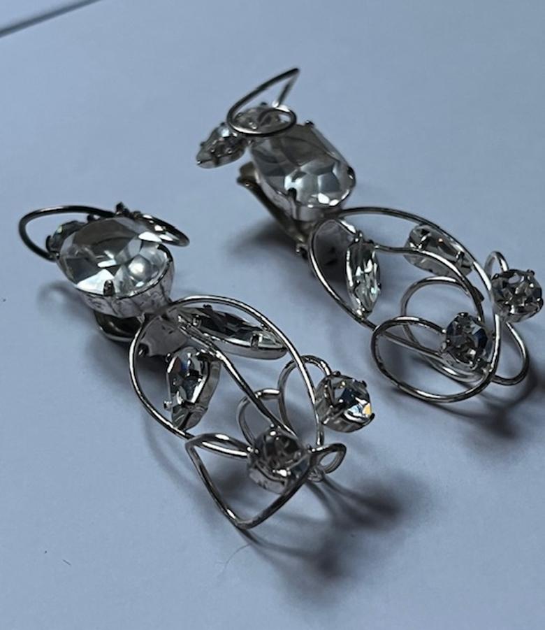 Sparkling Silver Clip-on Earrings with Crystal Accents by Daniel Swarovski In Excellent Condition For Sale In PARIS, FR
