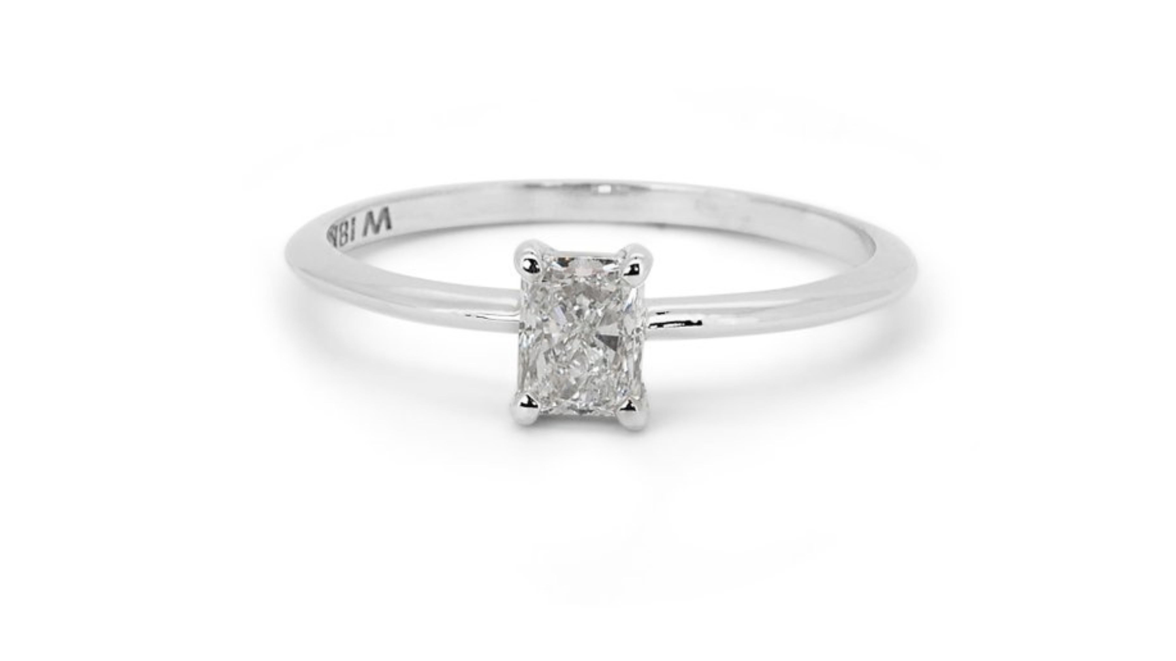 Radiant Cut Sparkling solitaire ring with a dazzling 0.80-carat radiant natural diamond