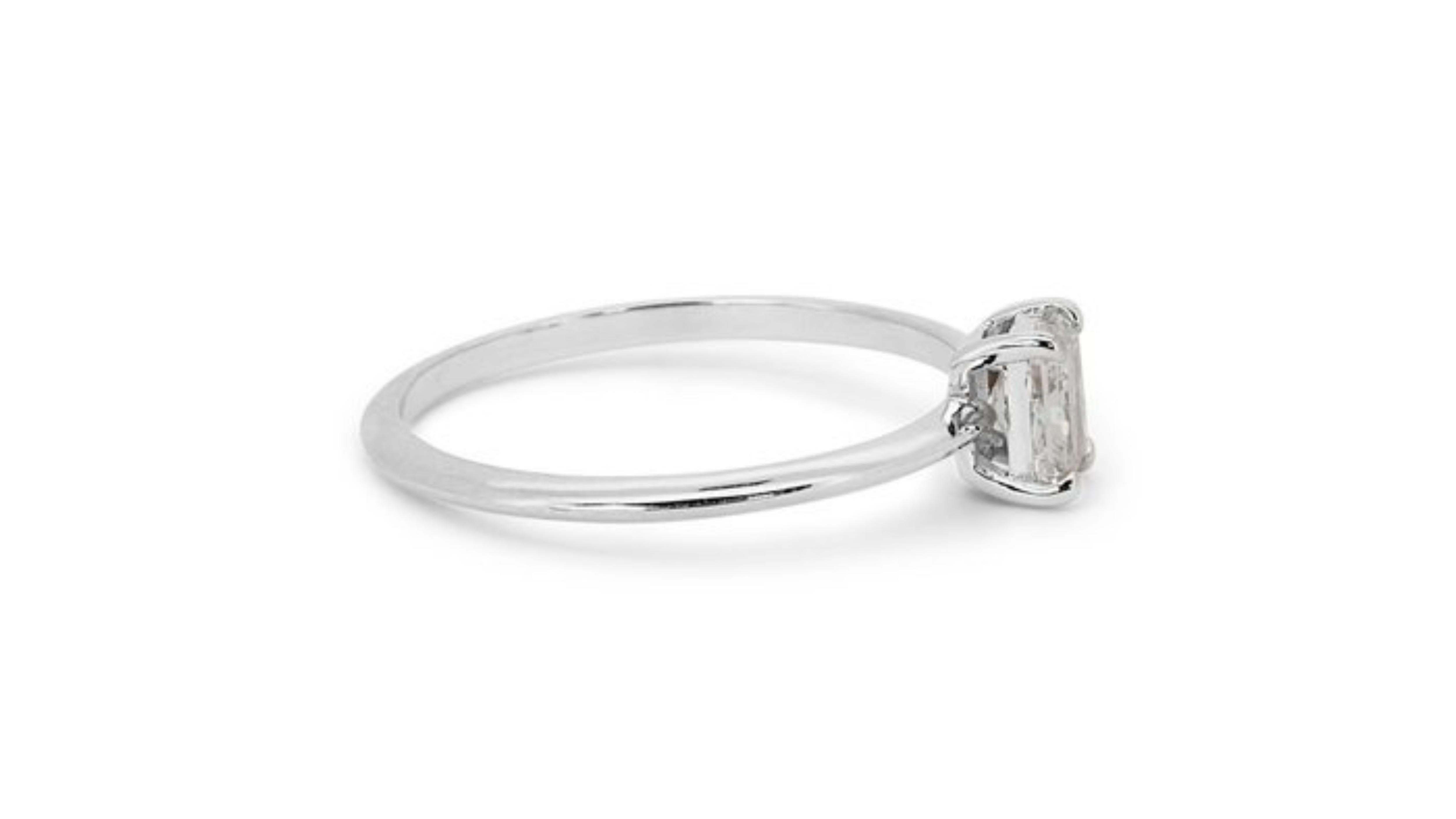 Sparkling solitaire ring with a dazzling 0.80-carat radiant natural diamond 1