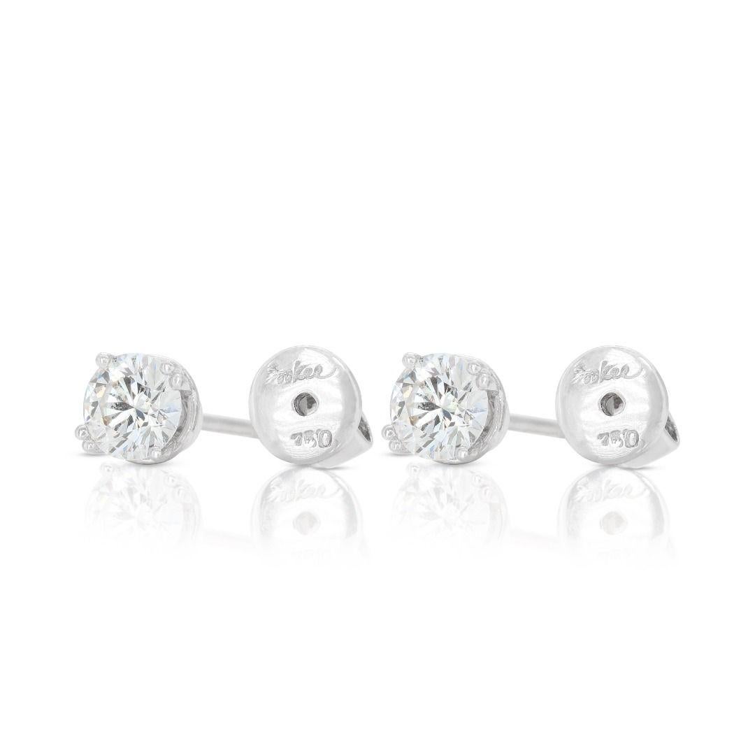 Sparkling Solitaire Stud Diamond Earrings set in 18K White Gold In New Condition For Sale In רמת גן, IL