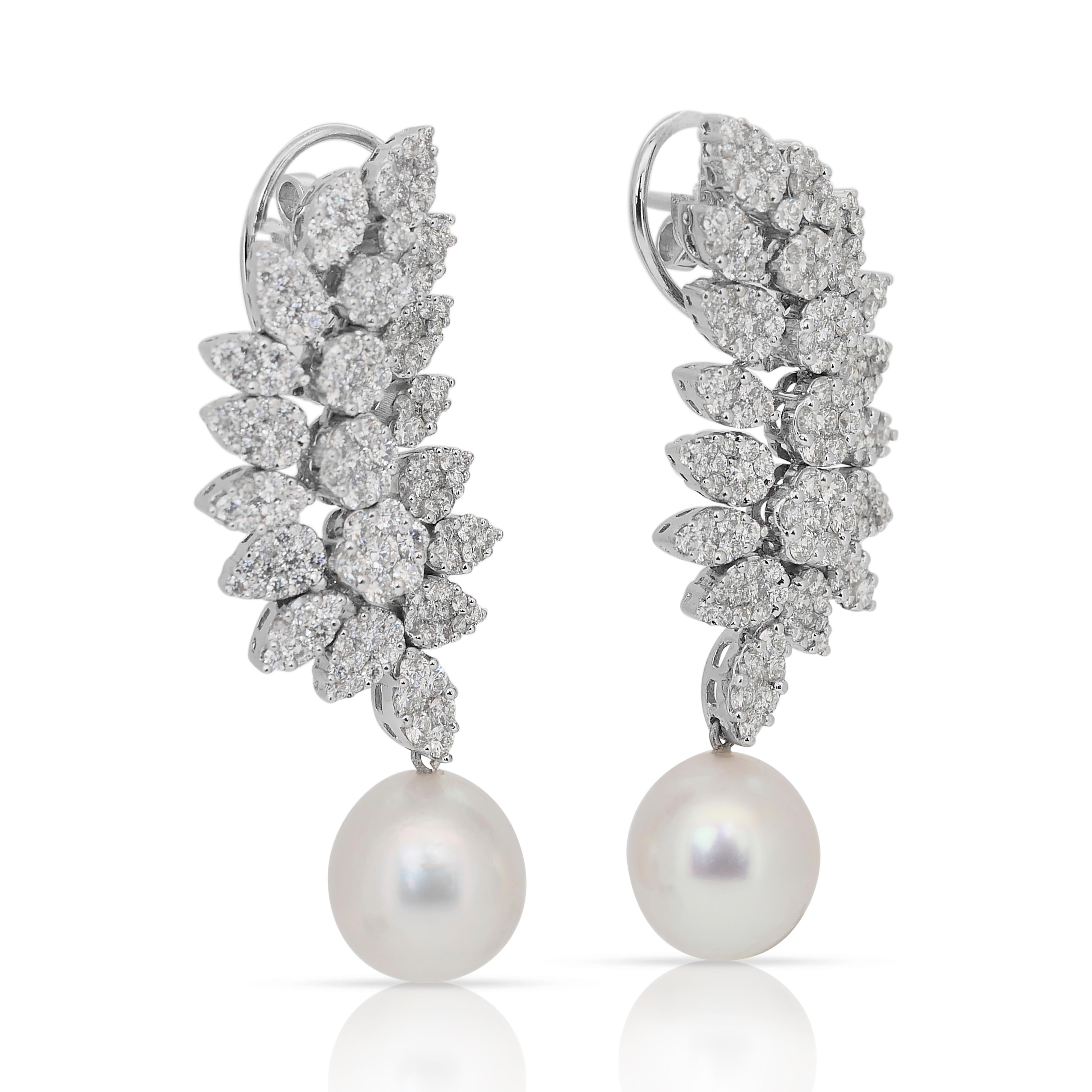 Sparkling South Sea Cultured Pearls and Diamonds Earrings in 18k White Gold In New Condition For Sale In רמת גן, IL