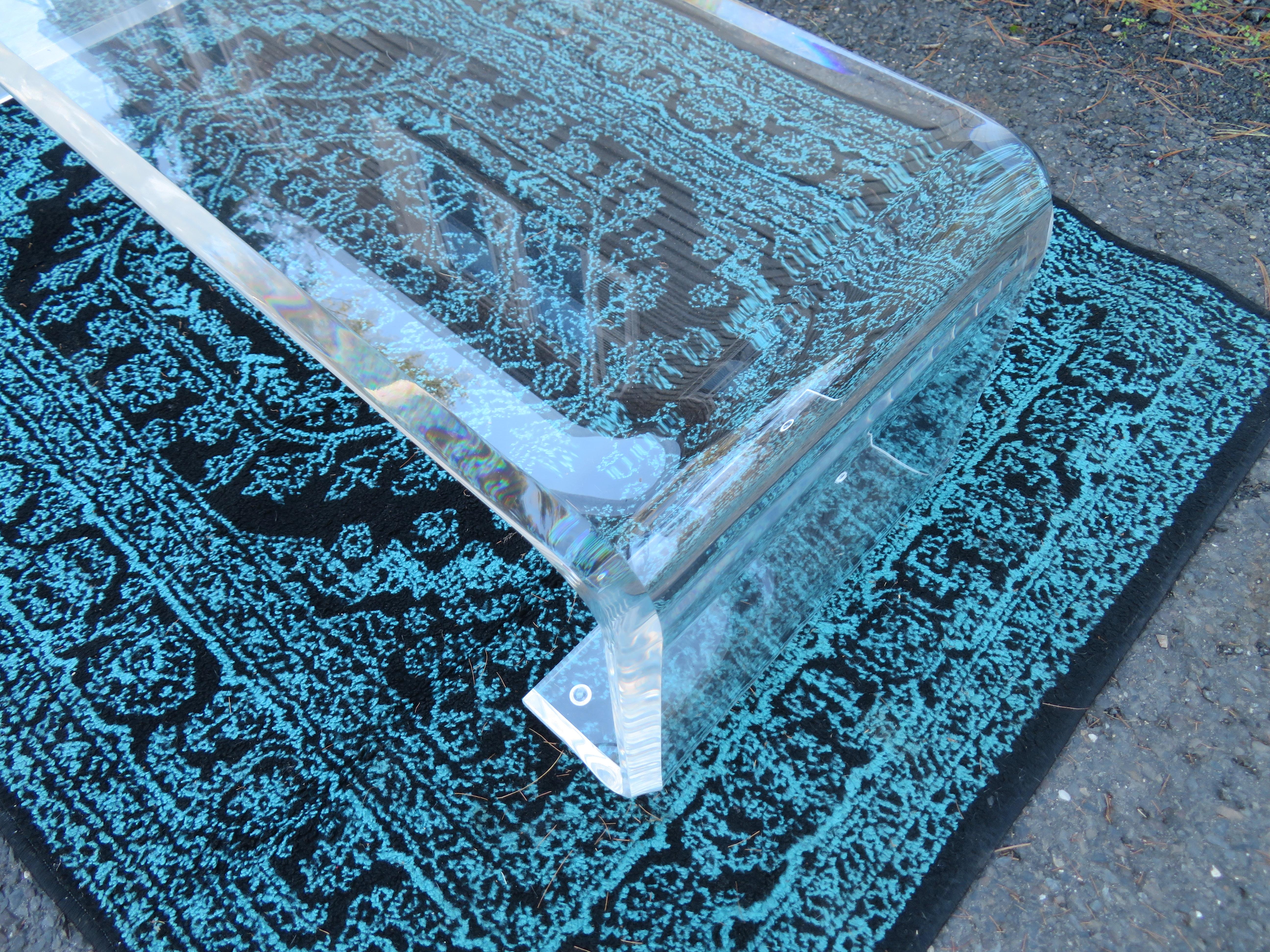 Sparkling Thick Chunky Lucite Scrolled Bench Mid-Century Modern en vente 6