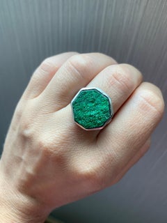Bague en argent avec grenat d'uvarovite étincelant