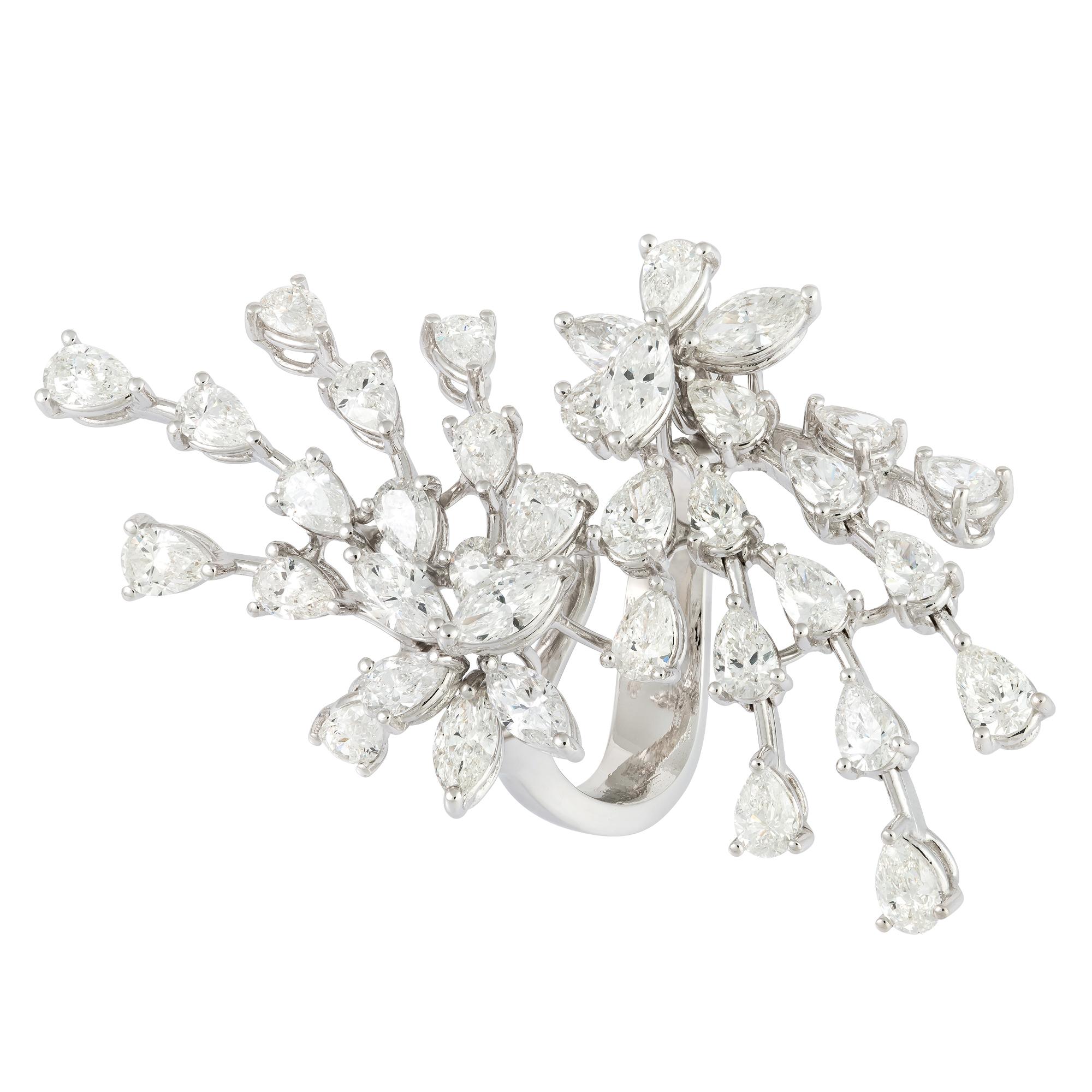 For Sale:  Sparkling White 18K Gold White Diamond Ring for Her 4