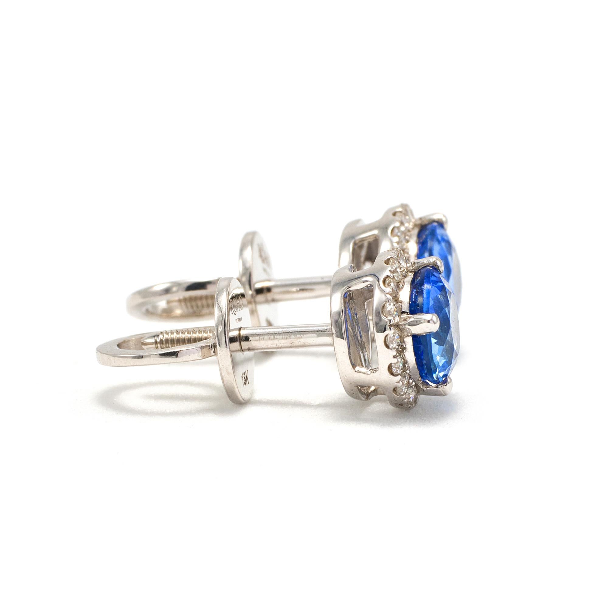 Blauer Saphir-Diamant-Ohrstecker mit Diamant-Halo aus 18 Karat Weißgold mit Schraubenverschluss 1