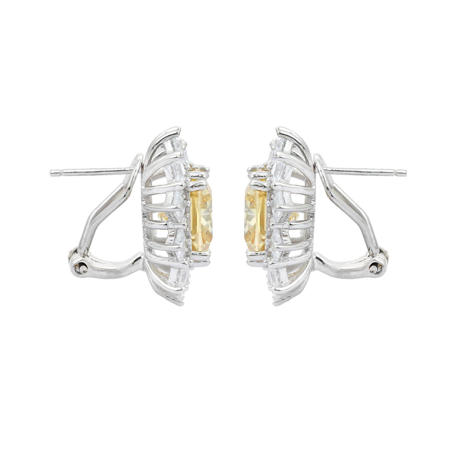 Sparkling Yellow Cubic Zirconia Engagement Studs Earring for Her in Silver In New Condition For Sale In New York, NY