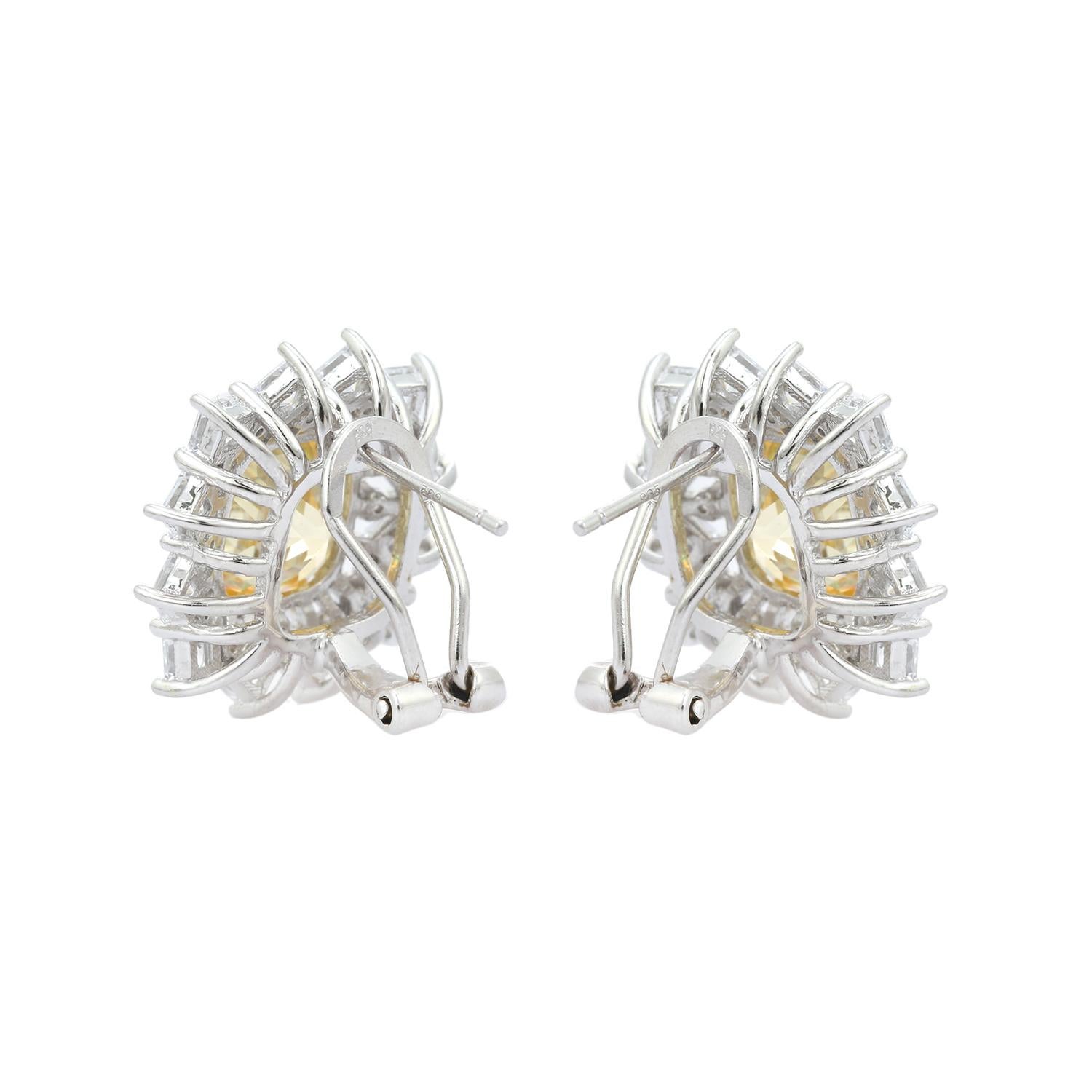 Sparkling Yellow Cubic Zirconia Engagement Studs Earring for Her in Silver For Sale 2