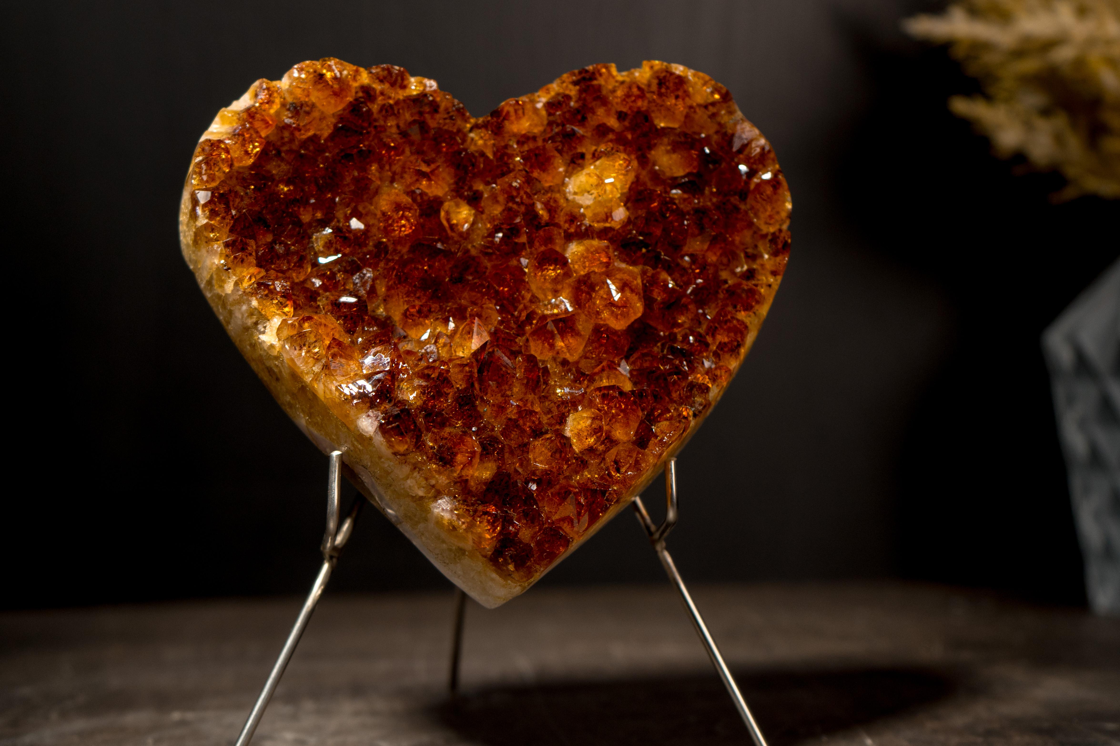 Corazón brillante de citrino naranja de Madeira, esculpido a partir de un citrino de grado AAA en Nuevo Estado en Ametista Do Sul, BR